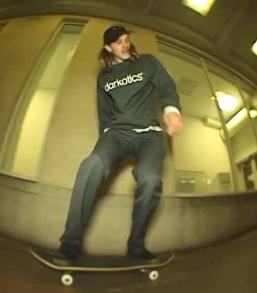 Hook-Ups Vintage Darkotics 00s Skategang Screenstars y2k Tee Size US S / EU 44-46 / 1 - 2 Thumbnail