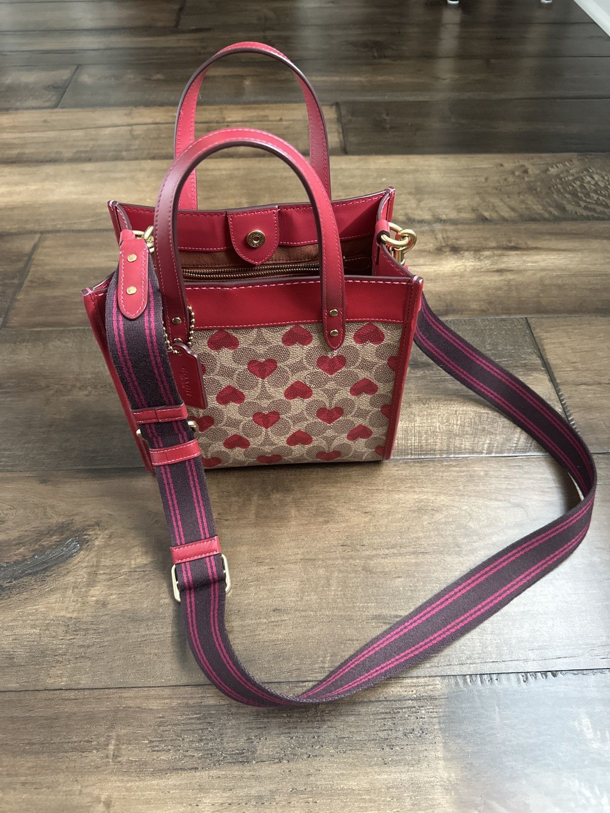 Coach Coach Field Tote 22 Heart Print Size ONE SIZE - 4 Thumbnail