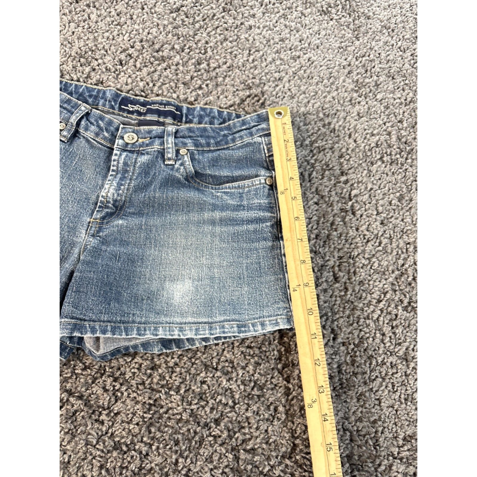 Vintage VINTAGE Squeeze Shorts Denim Light Wash 28 Womens Cotton Pockets Y2K Whiskered Cut-Off Streetwear Womens 28 Blue Size 28" / US 6 / IT 42 - 2 Thumbnail