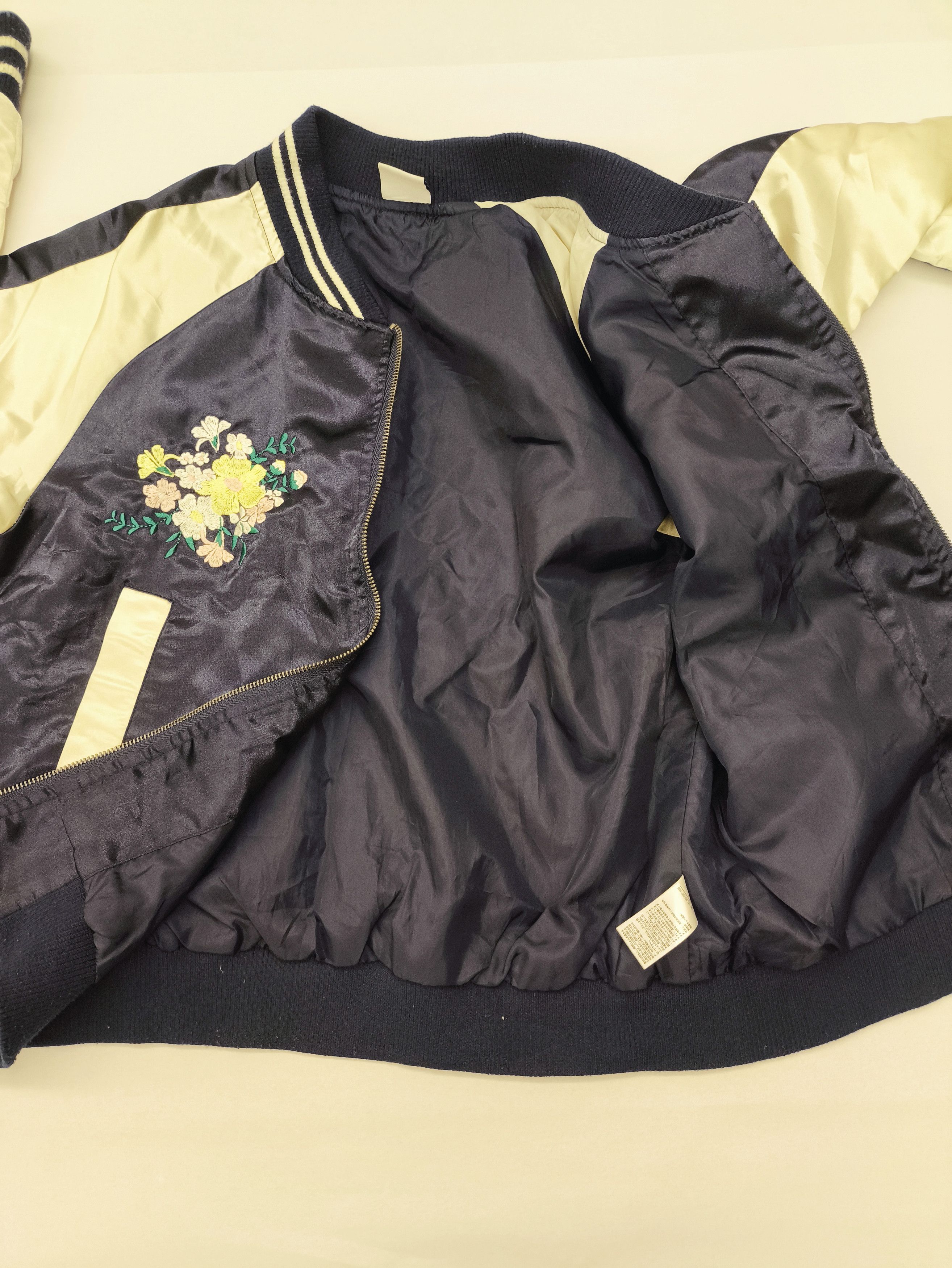 Other Vintage Sukajan Navy White S Embroidered Flower Rose Size US XS / EU 42 / 0 - 3 Thumbnail