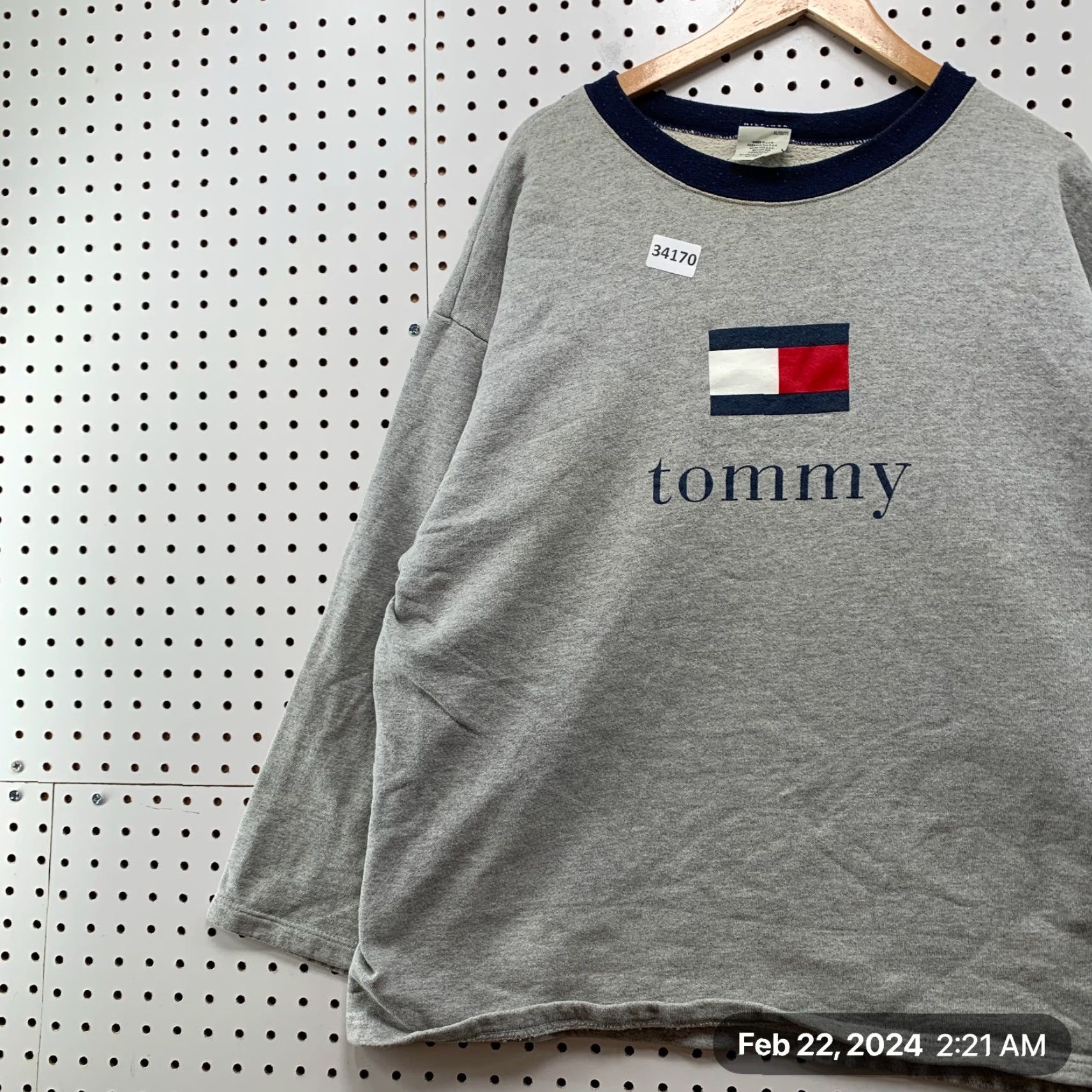Tommy Hilfiger VINTAGE Tommy Hilfiger Long Sleeve Shirt Mens XL Gray Flag Logo Made in USA Size US XL / EU 56 / 4 - 3 Thumbnail