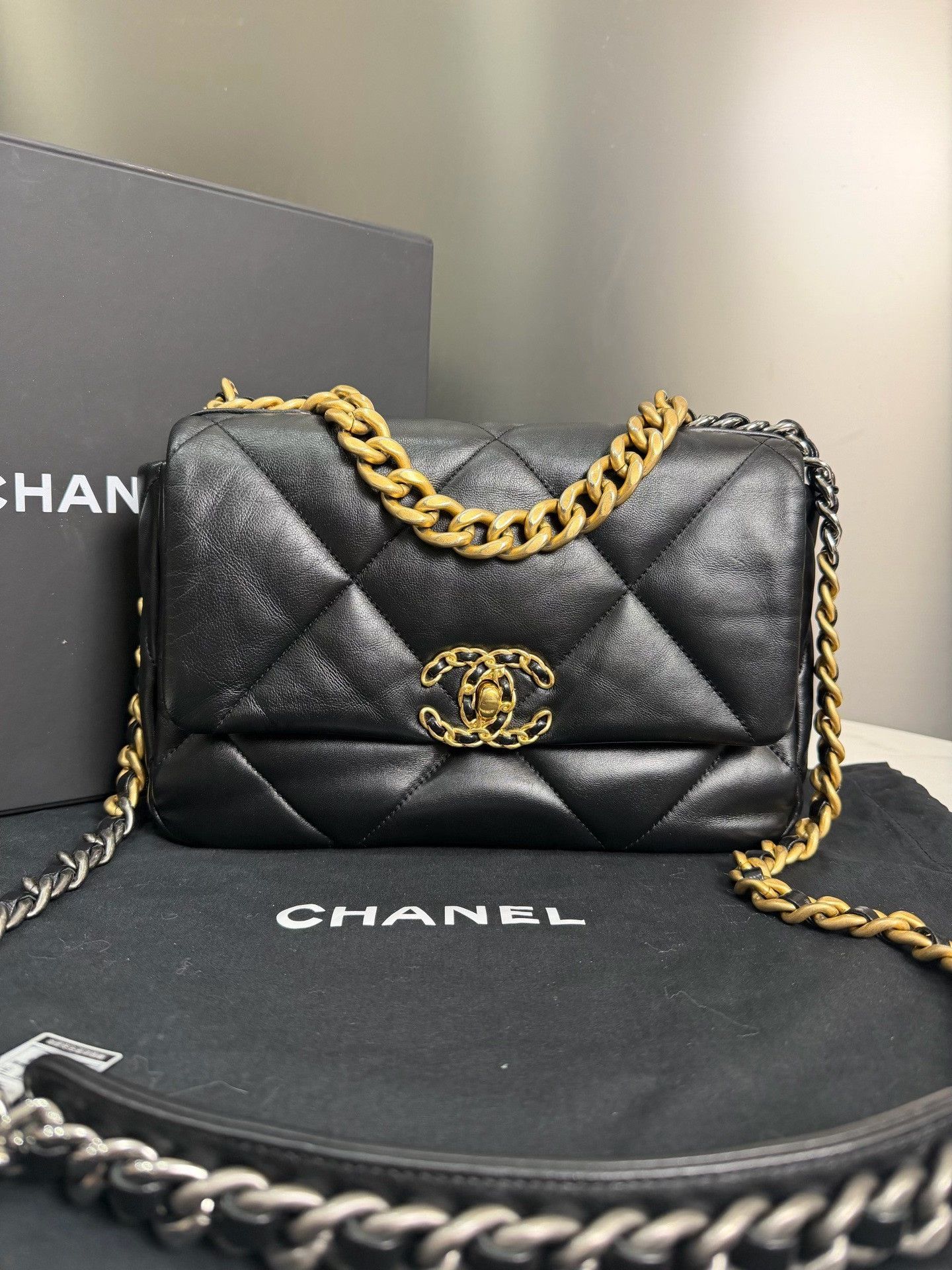 Chanel Pre-loved Bag Very good condition Size ONE SIZE - 1 Thumbnail