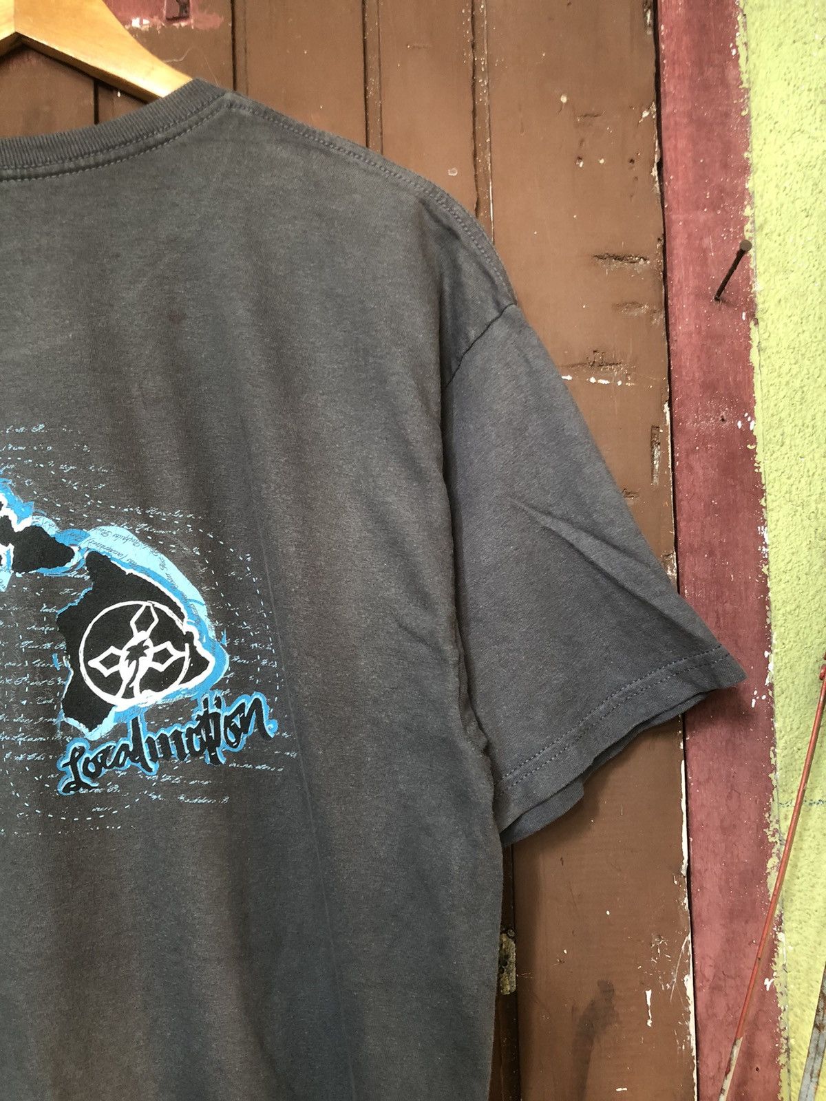 Quiksilver Vintage Local Motion Surfwear Centre Logo Tee Size US L / EU 52-54 / 3 - 10 Thumbnail