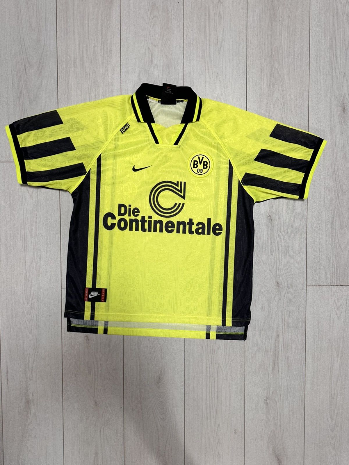 Nike × Vintage Vintage Nike Borussia Dortmund soccer jersey size XL Size US XL / EU 56 / 4 - 1 Thumbnail