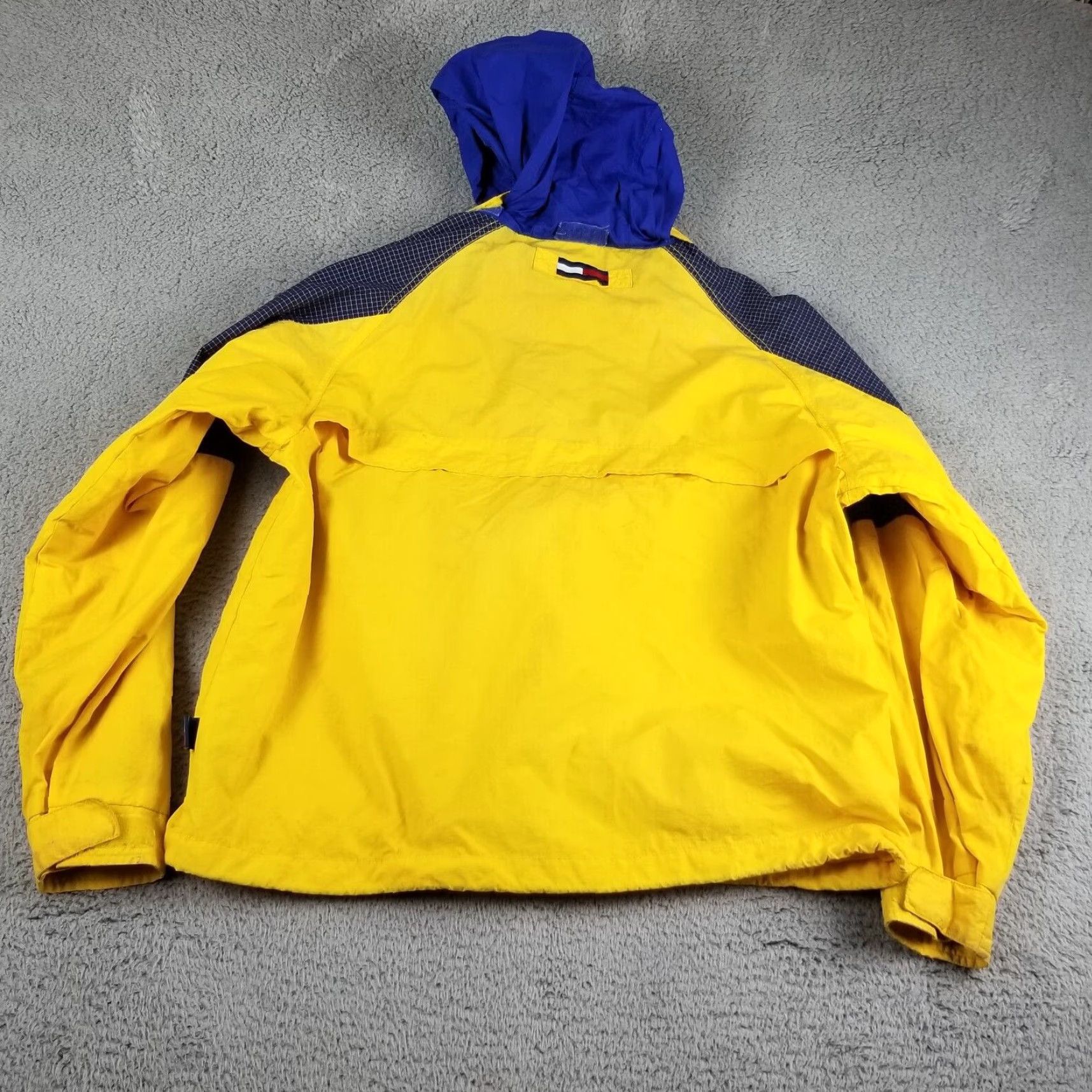 Tommy Hilfiger Vintage Tommy Hilfiger Rain Jacket Windbreaker Men Medium Flag Utility Hooded Yellow Size US M / EU 48-50 / 2 - 7 Thumbnail