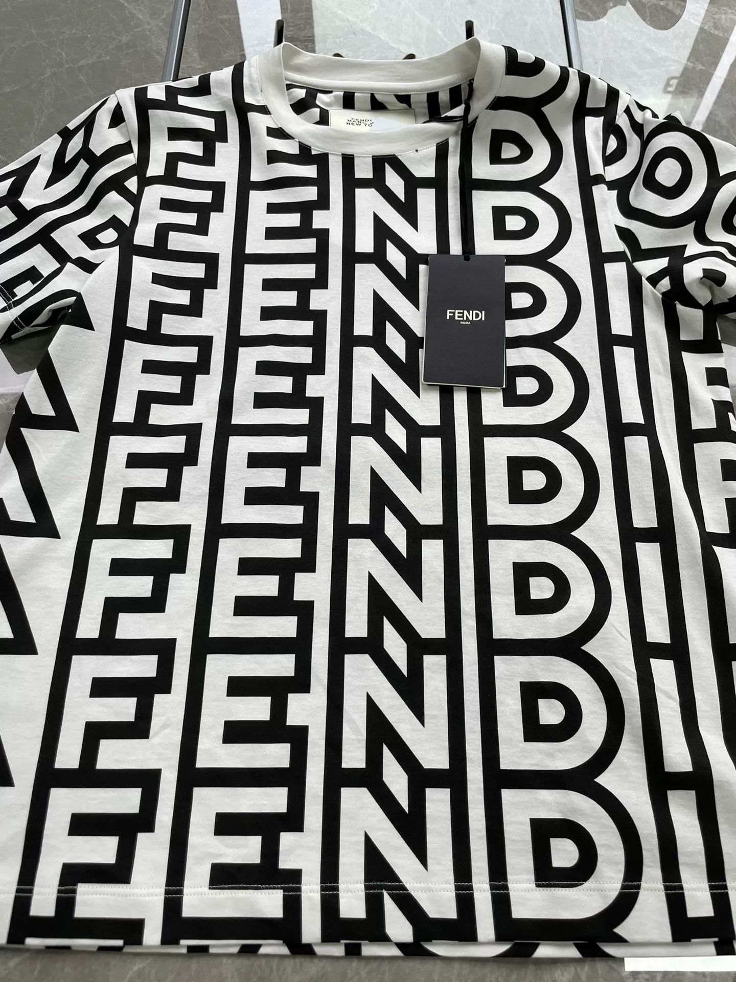 Fendi fendi white graphic logo long sleeve t-shirt Size US S / EU 44-46 / 1 - 1 Thumbnail