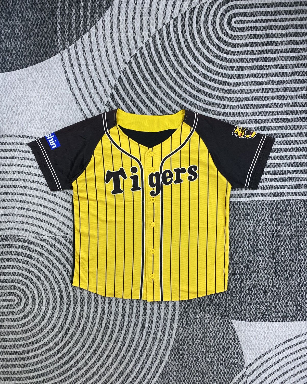Mizuno Vintage Mizuno Hanshin Tiger Logo Striped Jersey Size US M / EU 48-50 / 2 - 1 Thumbnail