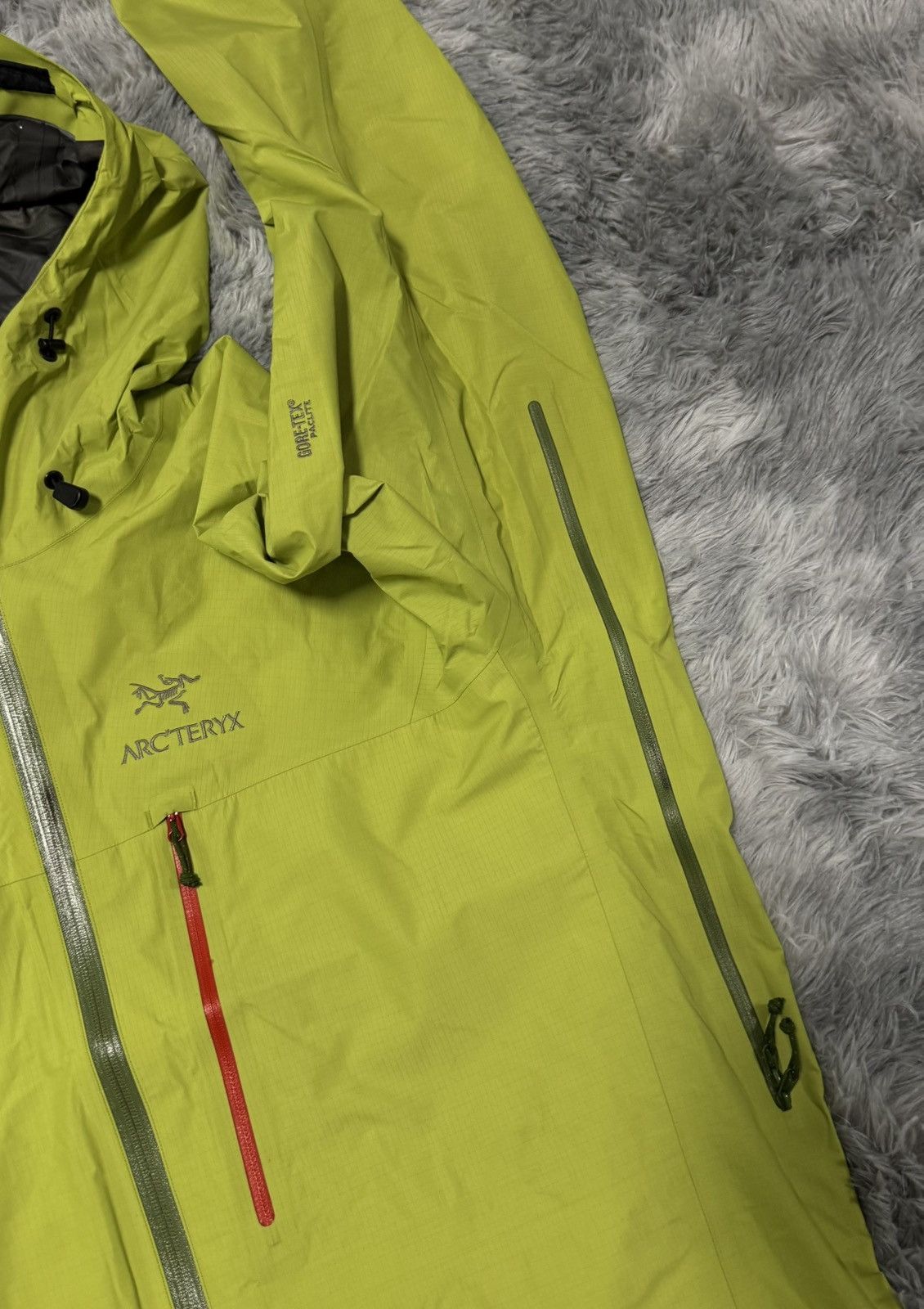 Arc'teryx Arc'teryx GORE-TEX Paclite Jacket Size XL Bright Citron/Lime Size US XL / EU 56 / 4 - 4 Thumbnail