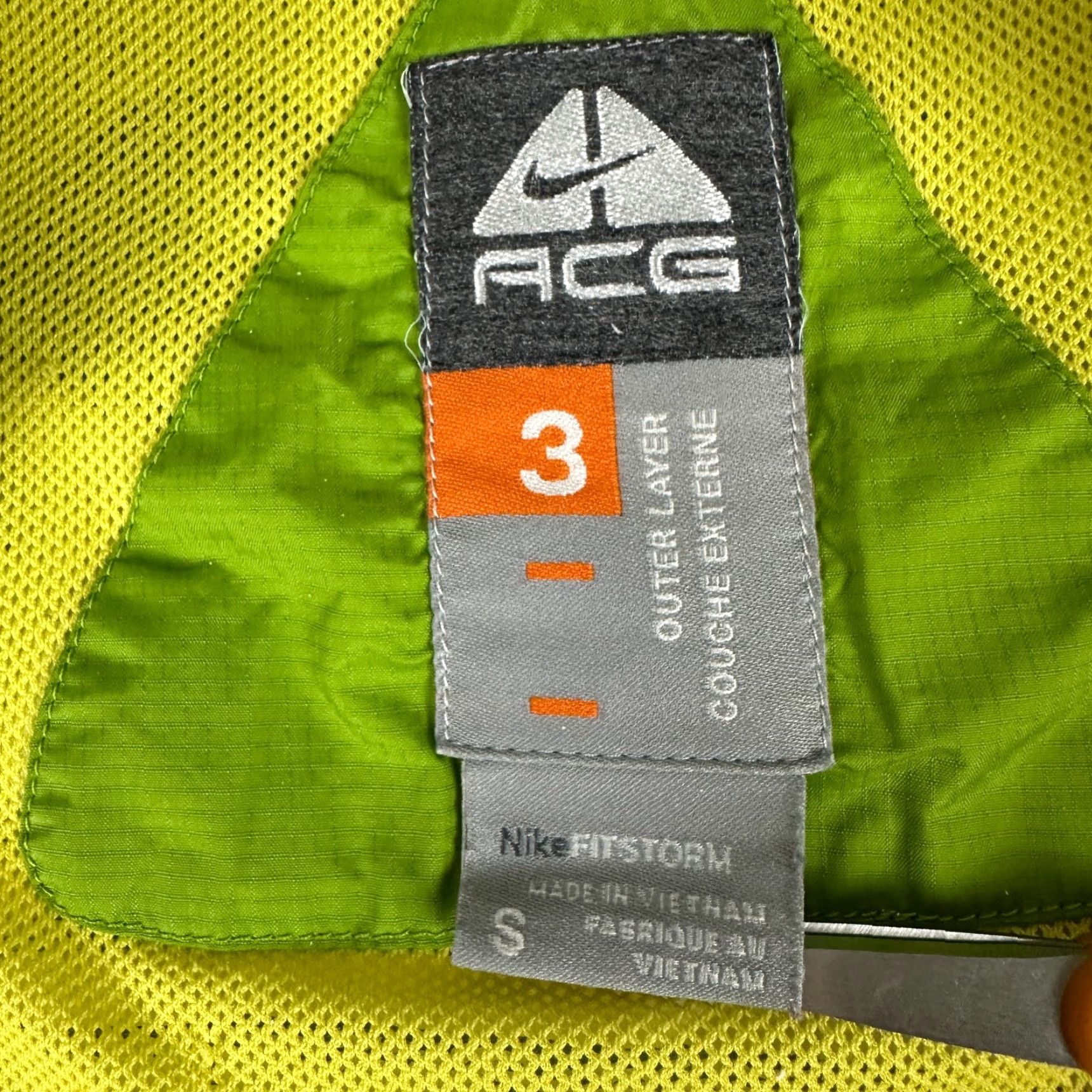 Nike ACG VINTAGE Nike ACG Jacket Womens S Green Yellow All Conditions Gear Windbreaker Full Zip Womens S Green Nike ACG Windbreaker 90s Sports Gender: Womens Size S / US 4 / IT 40 - 5 Thumbnail