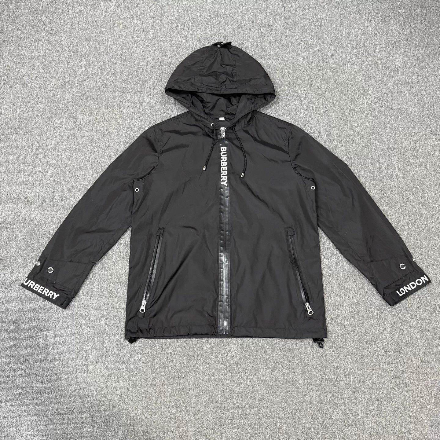 Burberry Burberry black hooded jacket UK6 99 new Size XS / US 0-2 / IT 36-38 - 1 Thumbnail