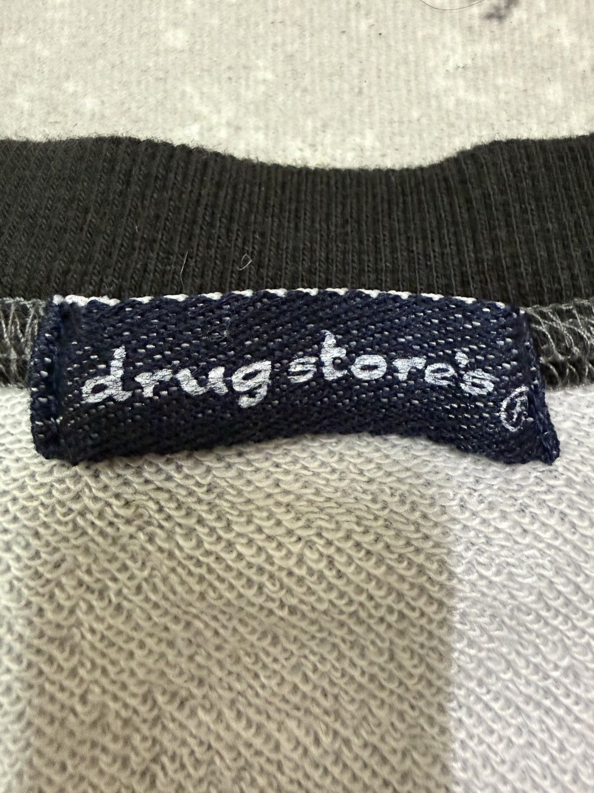 Japanese Brand DRUG STORE ALLOVEPRINT POCKET SWEATSHIRT Size US XL / EU 56 / 4 - 6 Thumbnail
