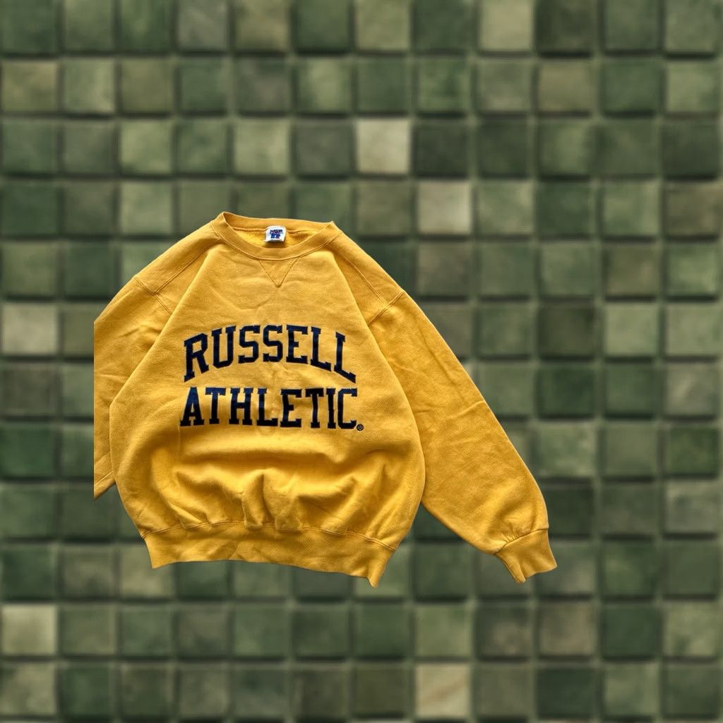 Russell Athletic VINTAGE Russell Athletic Sweatshirt Men M Yellow Logo 90s Retro USA Big Logo Pullover Size US M / EU 48-50 / 2 - 1 Thumbnail