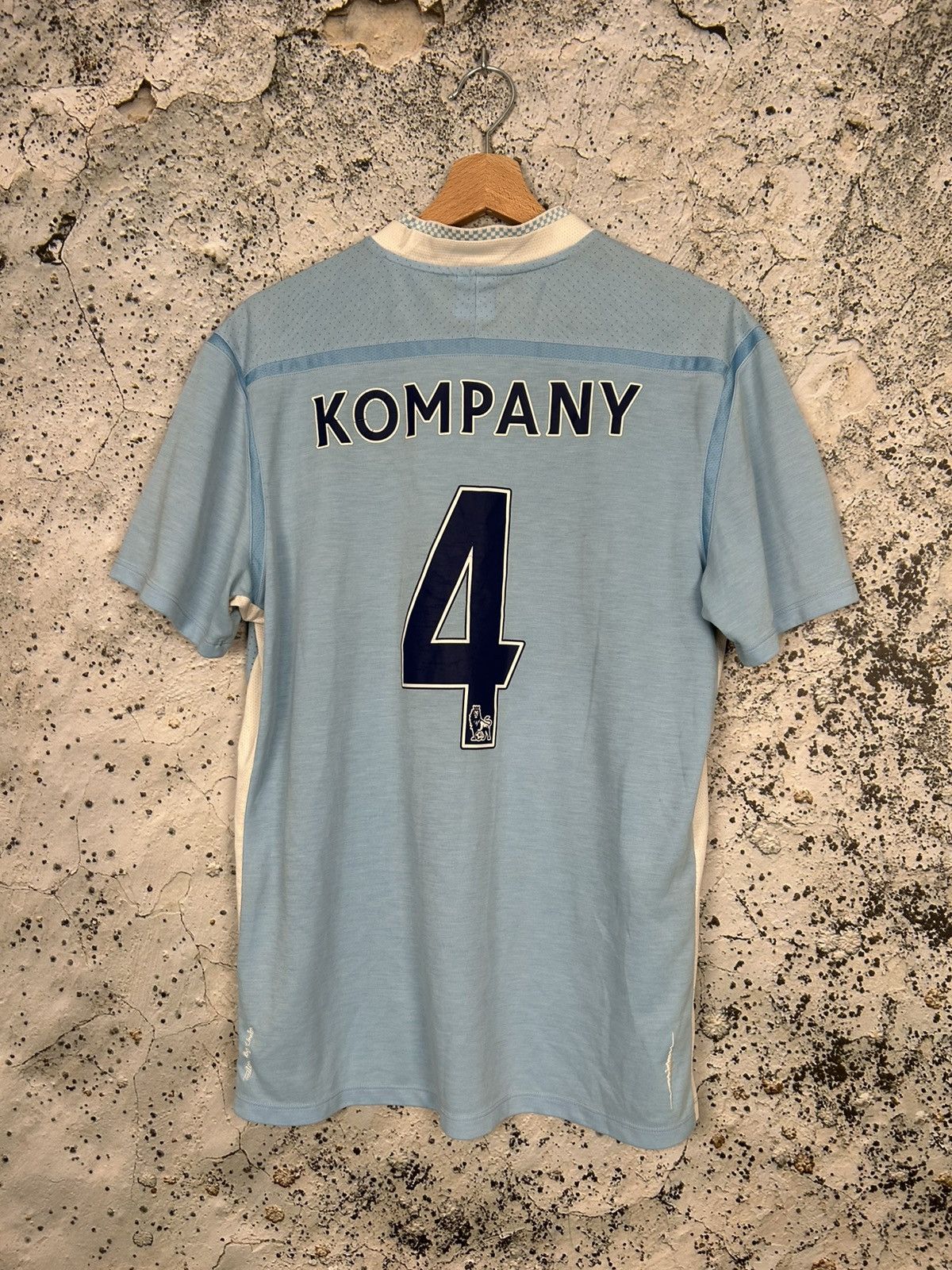Umbro Kompany Manchester City Umbro Soccer Jersey Football Rare Size US L / EU 52-54 / 3 - 1 Thumbnail