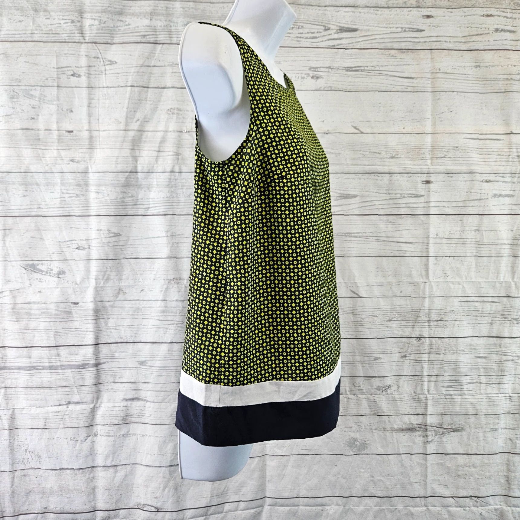 Loft Ann Taylor LOFT Womens Top XS Green Geometric Sleeveless Tie Back Blouse Category: Shirt Size XS / US 0-2 / IT 36-38 - 3 Thumbnail