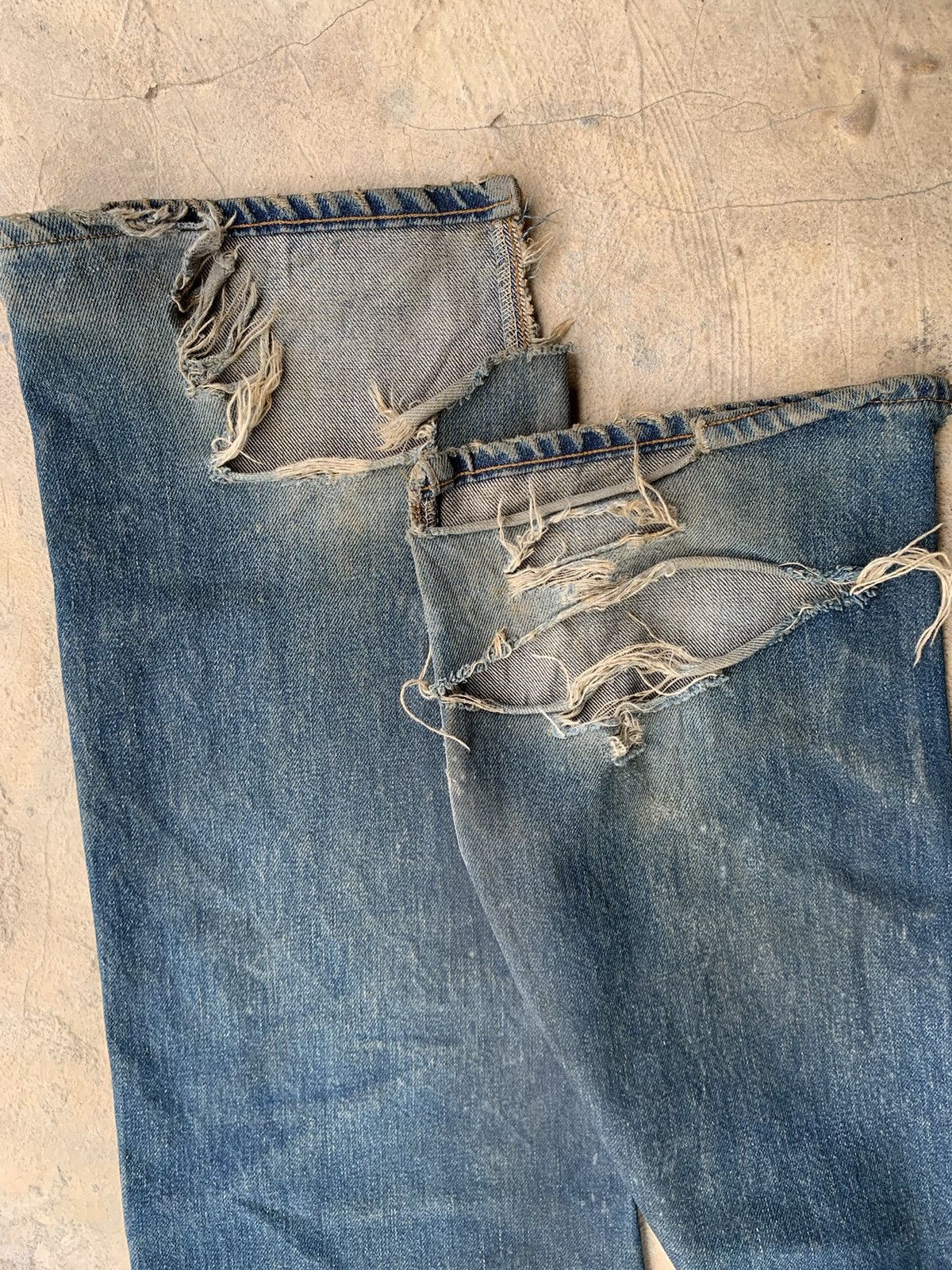 Levi's × Vintage Big E Vintage Levi’s 501 Redline Jeans Selvedge Distressed Size US 29 - 25 Thumbnail