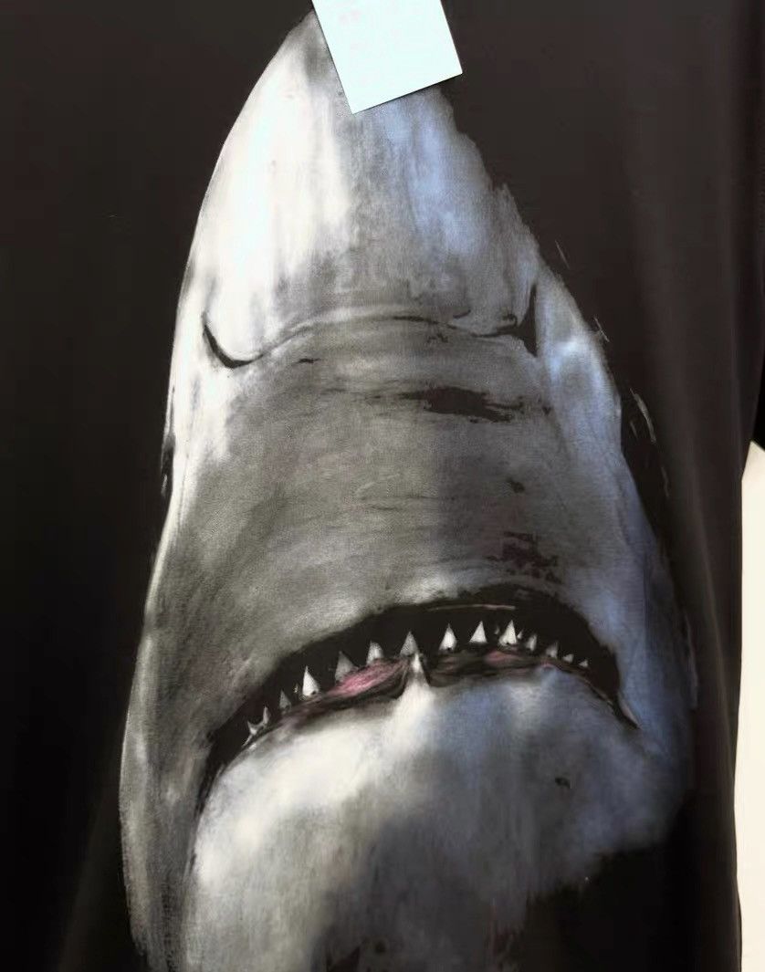 Givenchy Givenchy classic shark print short-sleeved shirt Size US L / EU 52-54 / 3 - 3 Thumbnail
