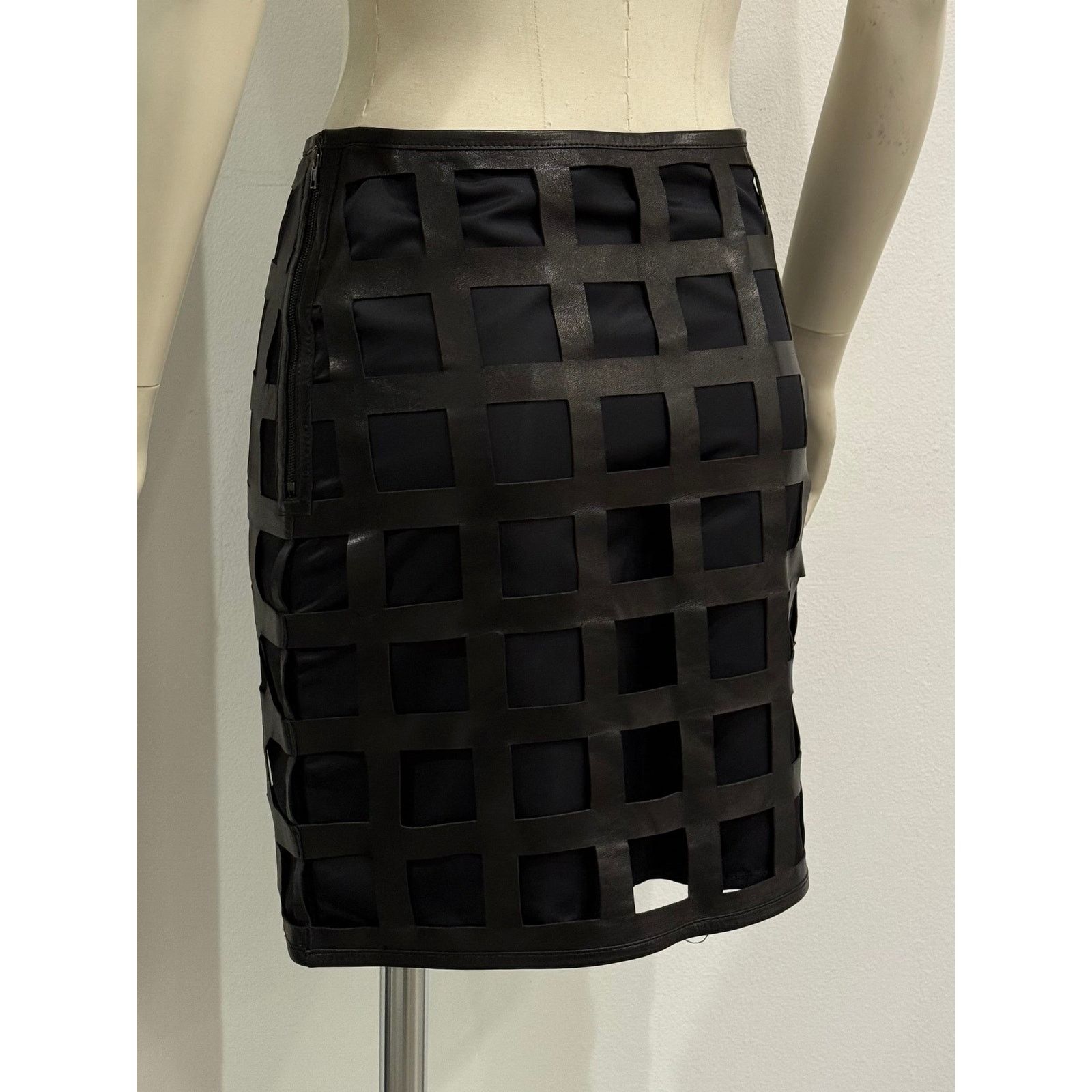 Miu Miu 2000s Miu Miu lazer cut leather skirt Size 26" / US 2 / IT 38 - 5 Thumbnail