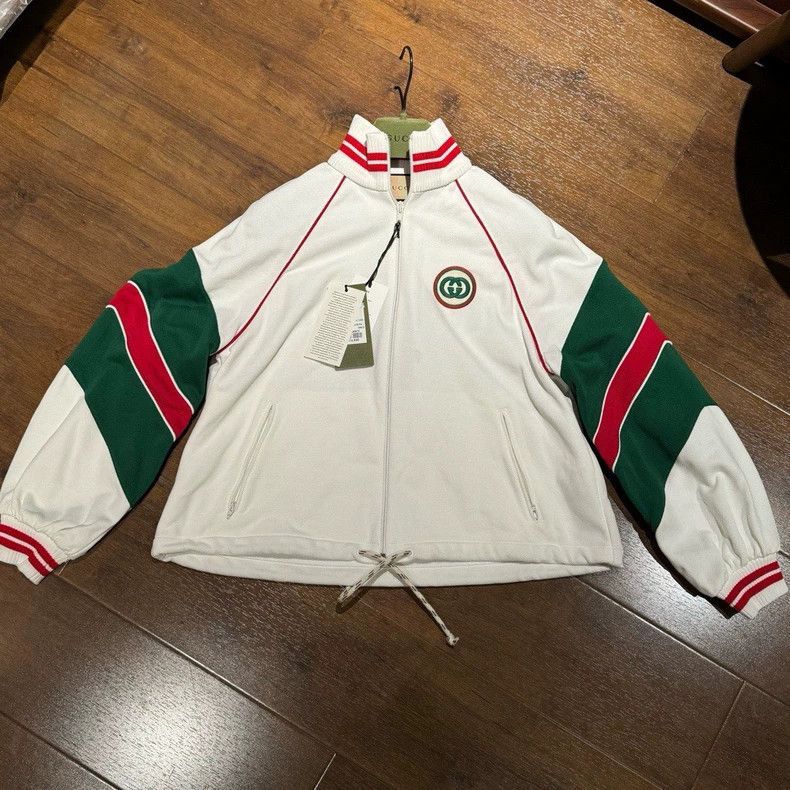 Gucci Gucci White front and back logo embroidered red and green Size US M / EU 48-50 / 2 - 1 Thumbnail