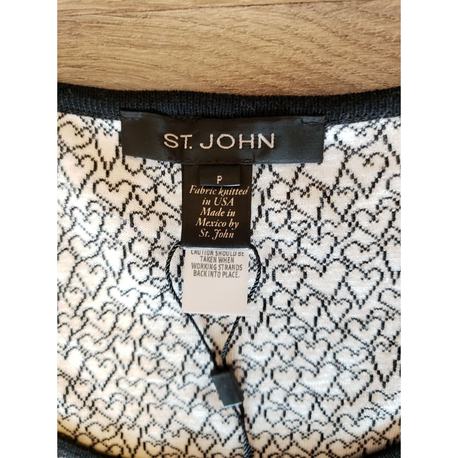St. John St John Cashmere Blend Sweater Womens Sz Petite P Black Hear Size XS / US 0-2 / IT 36-38 - 4 Thumbnail