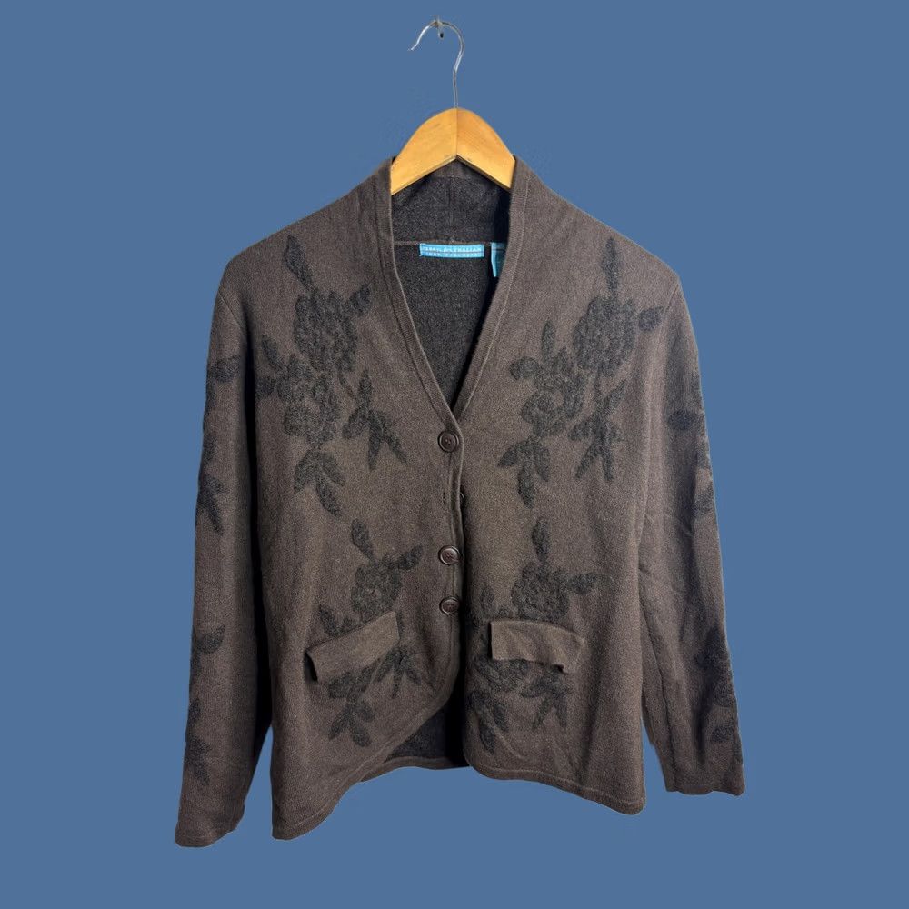 Vintage VINTAGE? No. Terryl for Thalian Cardigan Womens M Brown 100% Cashmere Floral Knit V-Neck Long Sleeve Pockets Button Winter Casual Womens Size M / US 6-8 / IT 42-44 - 1 Thumbnail