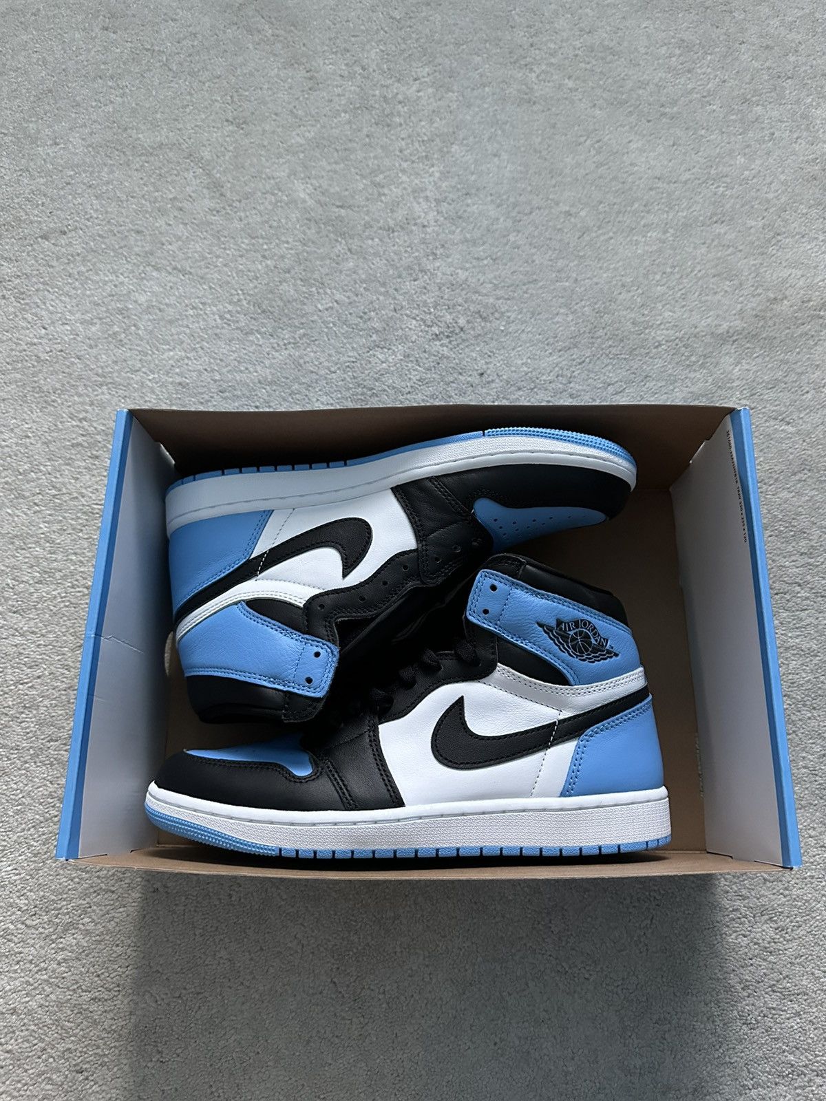 Jordan Brand Air Jordan 1 Retro UNC Toe Size US 9 / EU 42 - 9 Thumbnail