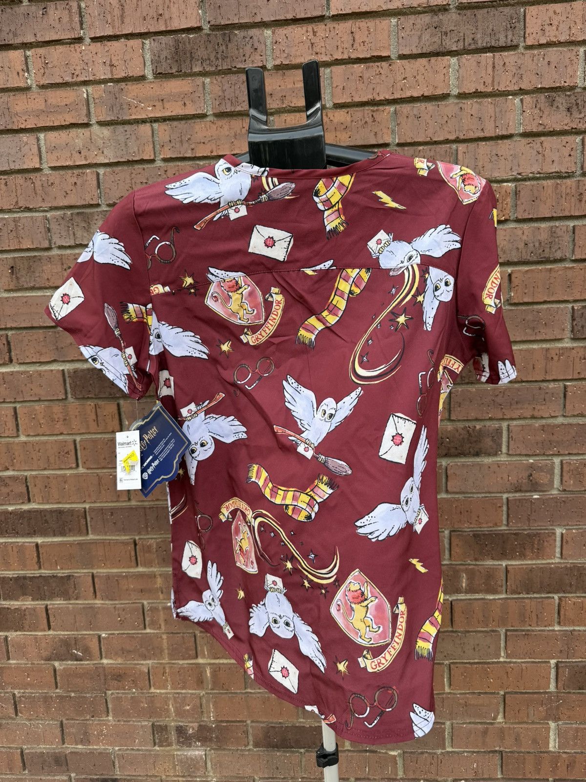 Other Harry Potter Womens Scrub Top Gryffindor Hedwig Owl Merlot Size S / US 4 / IT 40 - 6 Thumbnail