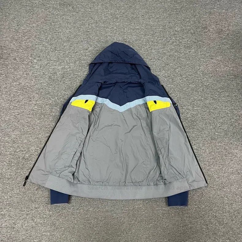 Fendi Fendi Little devil reversible hooded windbreaker, zipper j Size US M / EU 48-50 / 2 - 1 Thumbnail