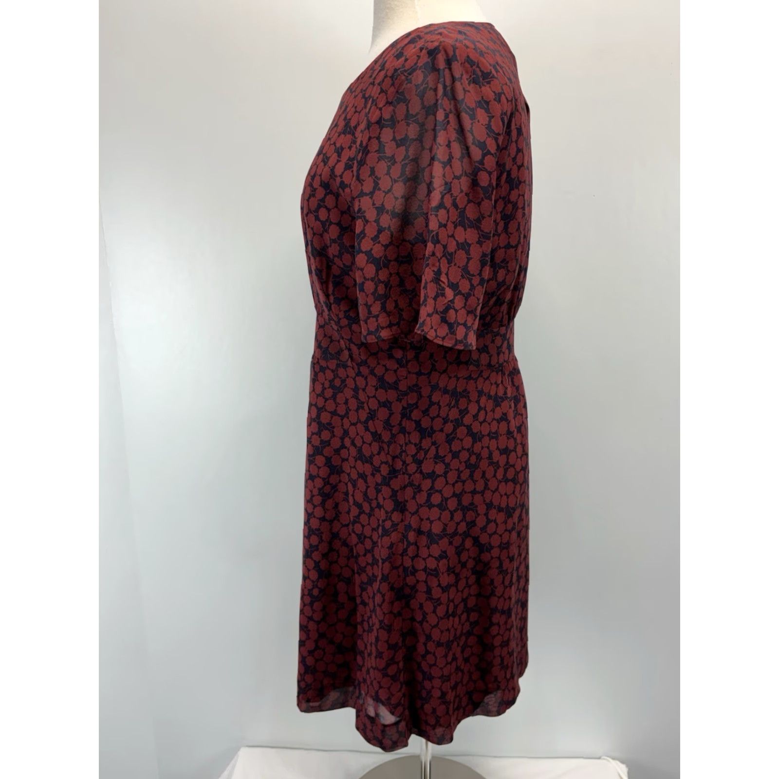 Madewell Madewell Dress Womens 10 Silk Floral Short Sleeve Burgundy Navy A-Line Party/Cocktail Size 32" / US 10 / IT 46 - 2 Thumbnail