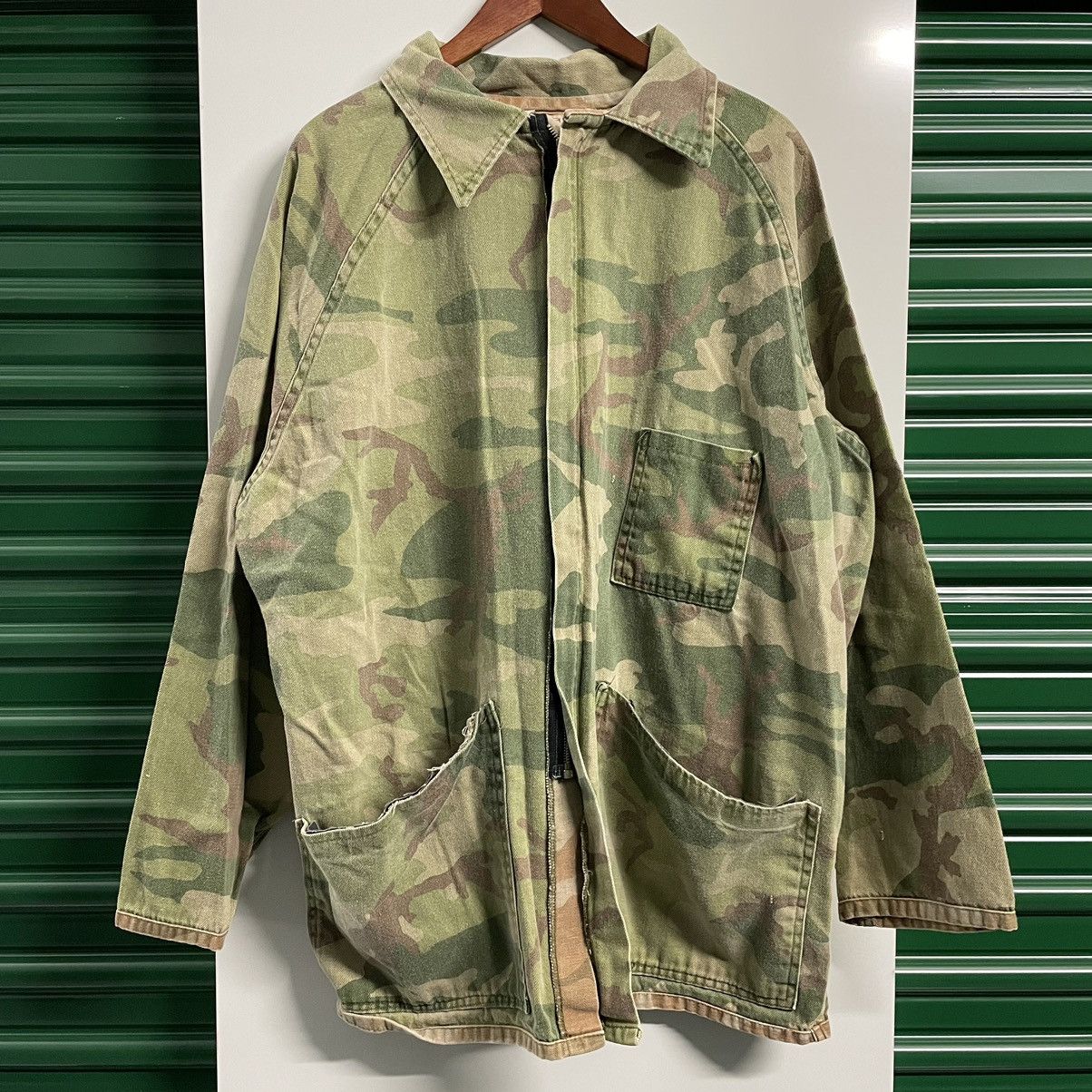 image of Crazy Vintage 80's Camo Realtree Carhartt Style Jacket, Men's (Size XL)