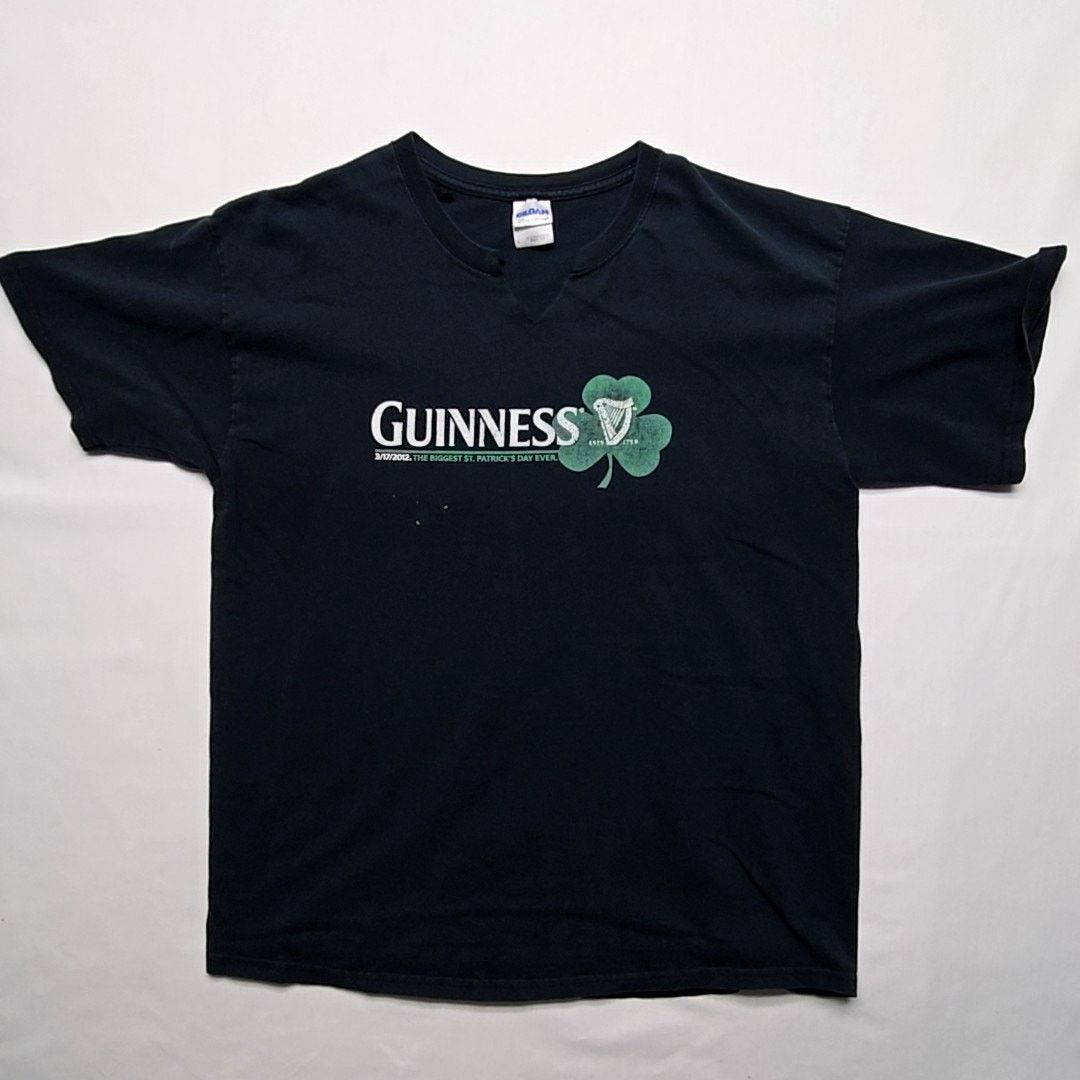 Gildan Guinness St. Patrick's Day Shamrock Black Alcohol L Shirt Size US L / EU 52-54 / 3 - 1 Thumbnail