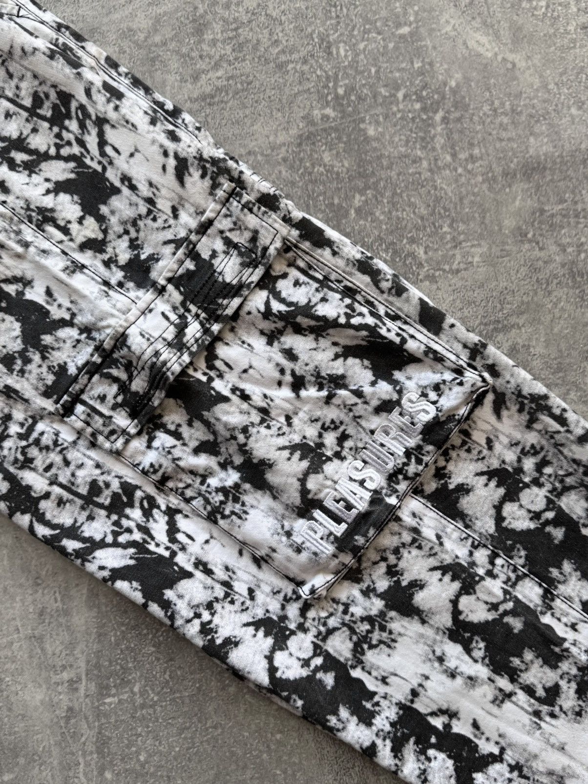 Pleasures Pleasures Cargo TV Static Print Pants Size US 34 / EU 50 - 3 Thumbnail