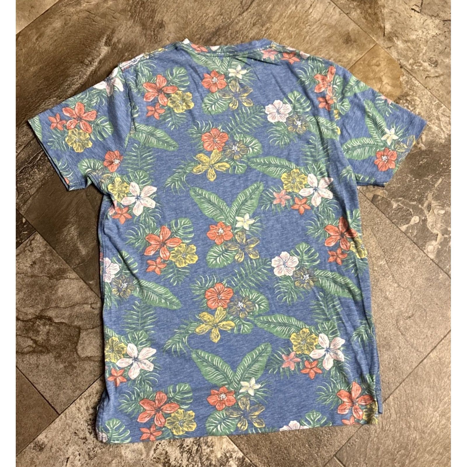Levi's Levi's T-Shirt Blue Floral Crew Neck Short Sleeve Pocket Logo - Women Size S Regular Knit Cotton Tropical Braided? Size S / US 4 / IT 40 - 2 Thumbnail