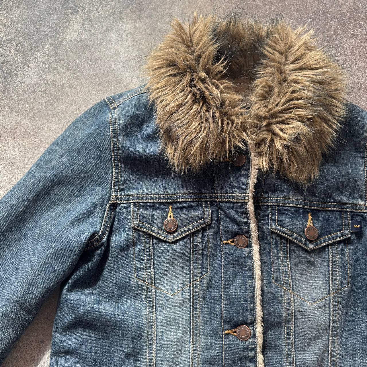 Abercrombie & Fitch Abercrombie & Fith Faux Fur Details Vintage Denim Jacket Size S / US 4 / IT 40 - 5 Thumbnail