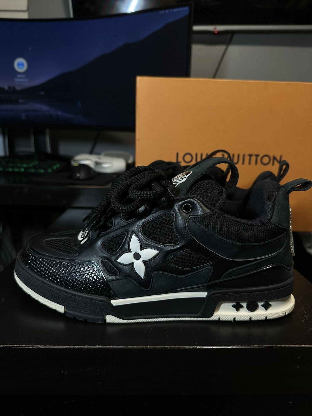 Louis Vuitton Black and White Skate Sneakers Size US 9 / EU 42 - 15 Thumbnail