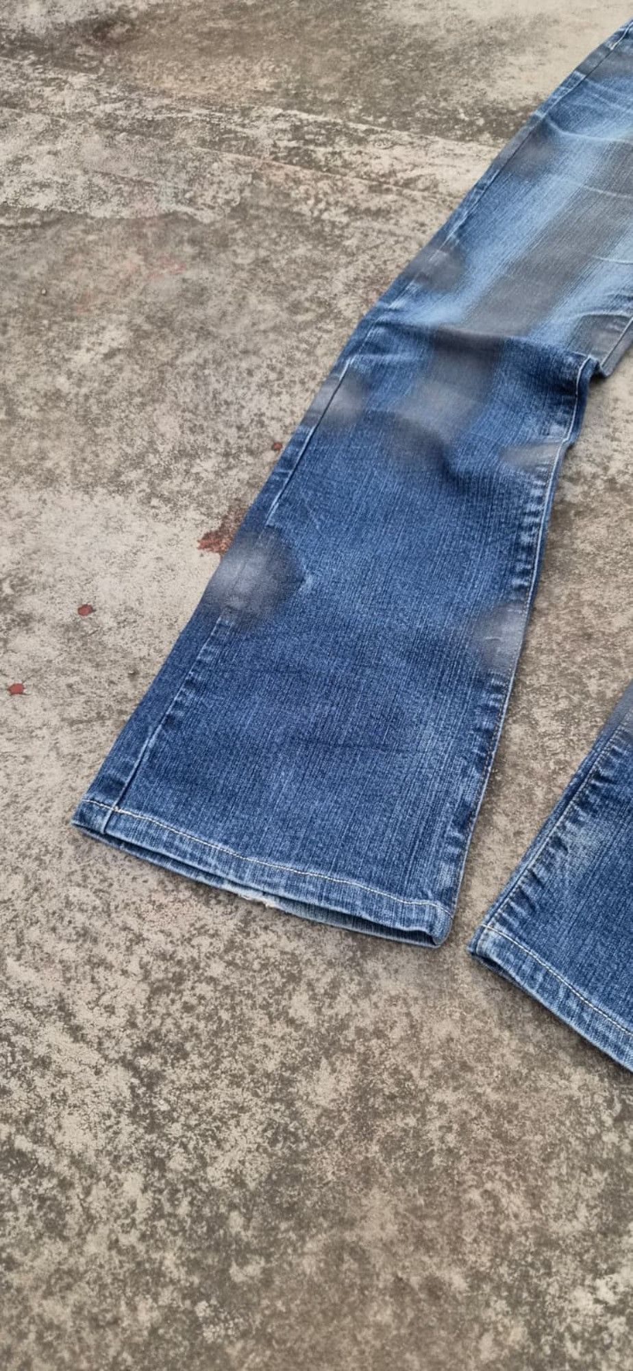 Roberto Cavalli 00s Just Cavalli Dramatic Dirty Wash Flared Denim Jeans Size 26" / US 2 / IT 38 - 4 Thumbnail