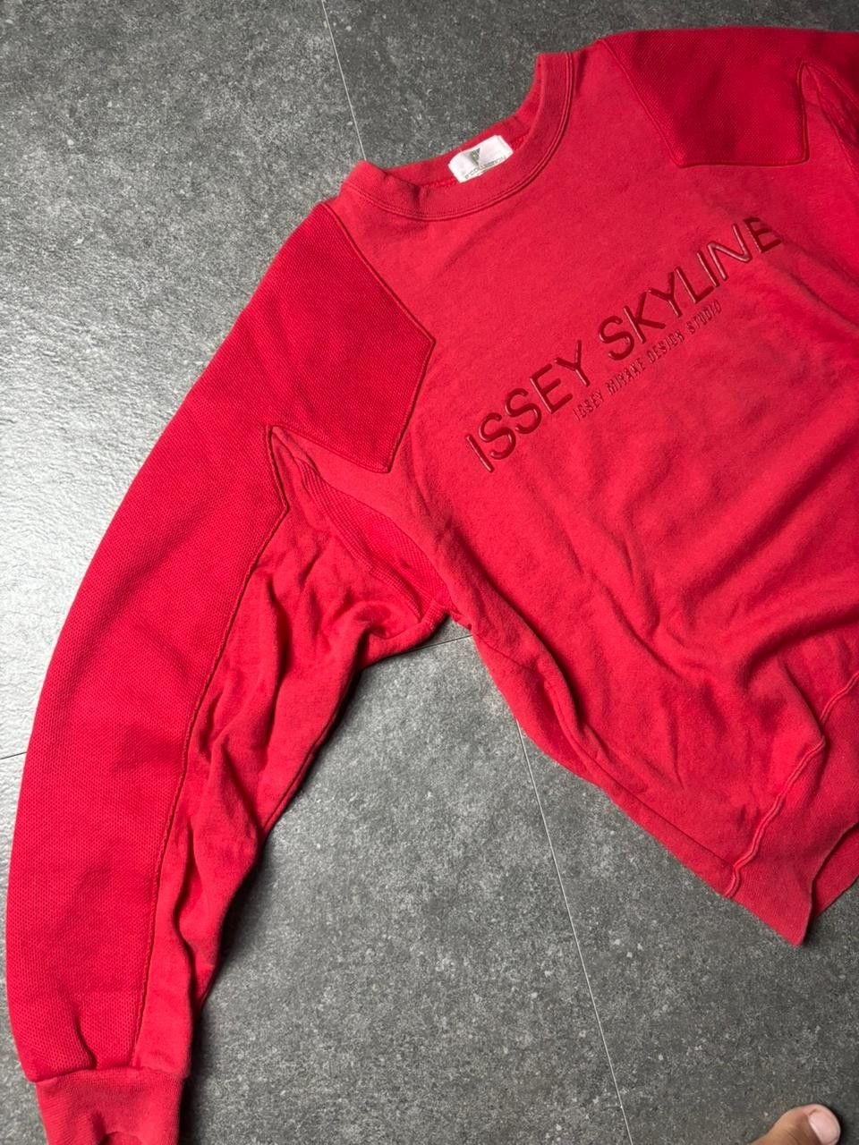 Issey Miyake 1982 Issey Miyake Skyline Staff Sweatshirt Size US L / EU 52-54 / 3 - 4 Thumbnail