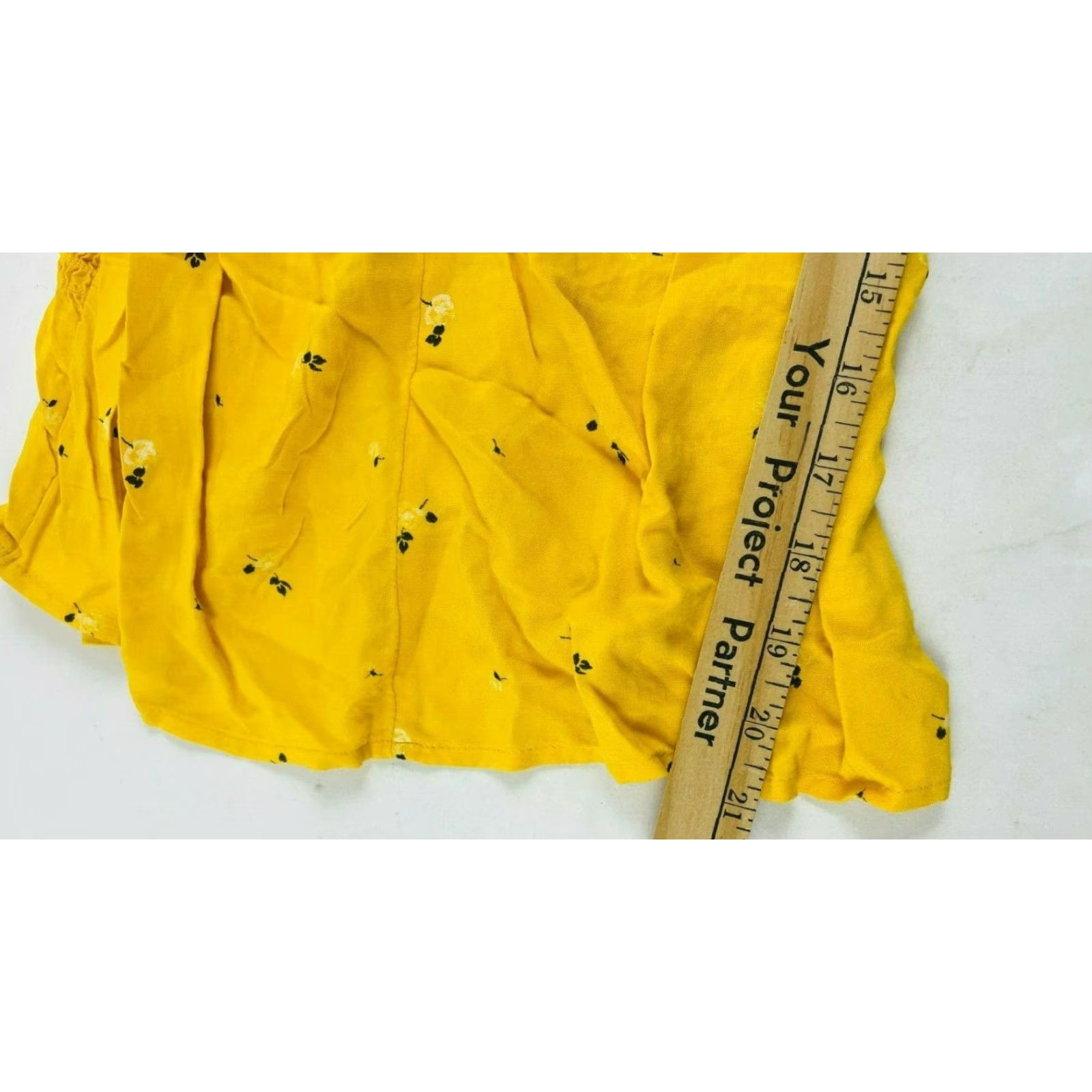 Vintage ABOUND Top Women's Size M Yellow Rose Floral Ruffled Sleeve Smocked Front NWT Size M / US 6-8 / IT 42-44 - 6 Thumbnail