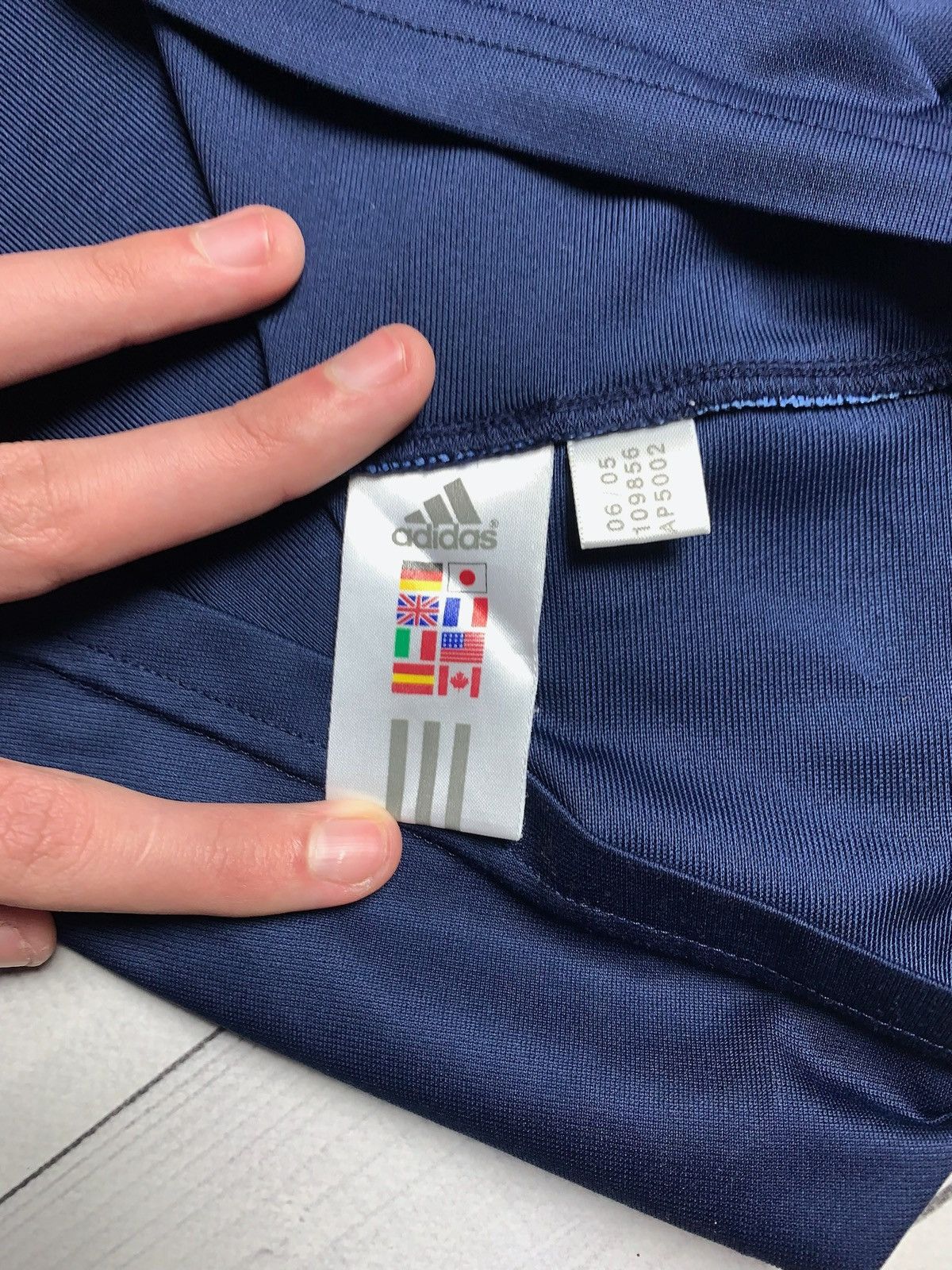 Adidas × Vintage Vintage adidas Real Madrid soccer jersey Siemens navy size L Size US L / EU 52-54 / 3 - 4 Thumbnail