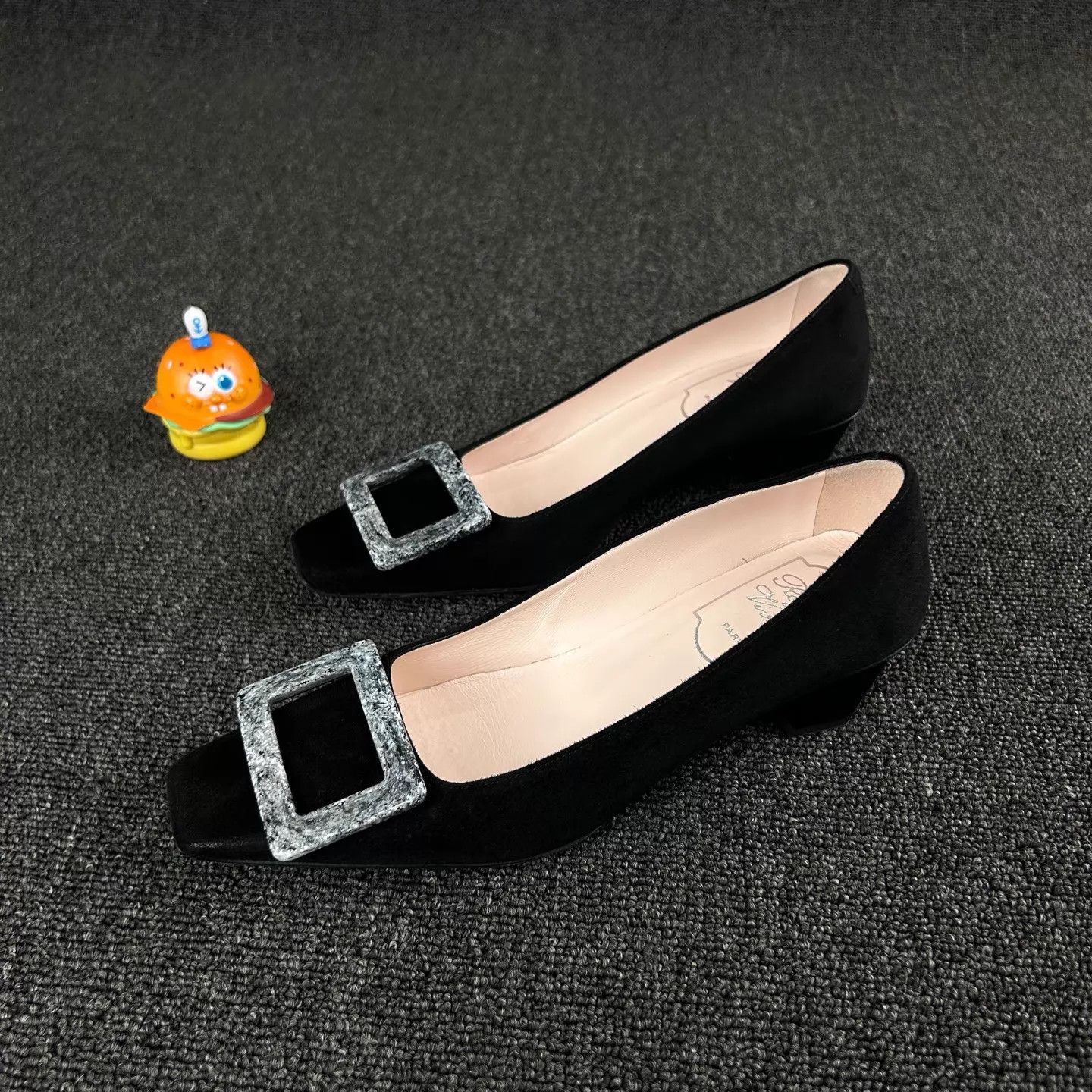 Roger Vivier Roger Vivier Black Buckle Flat 35.5 HB6841 Size US 5 / IT 35 - 1 Thumbnail