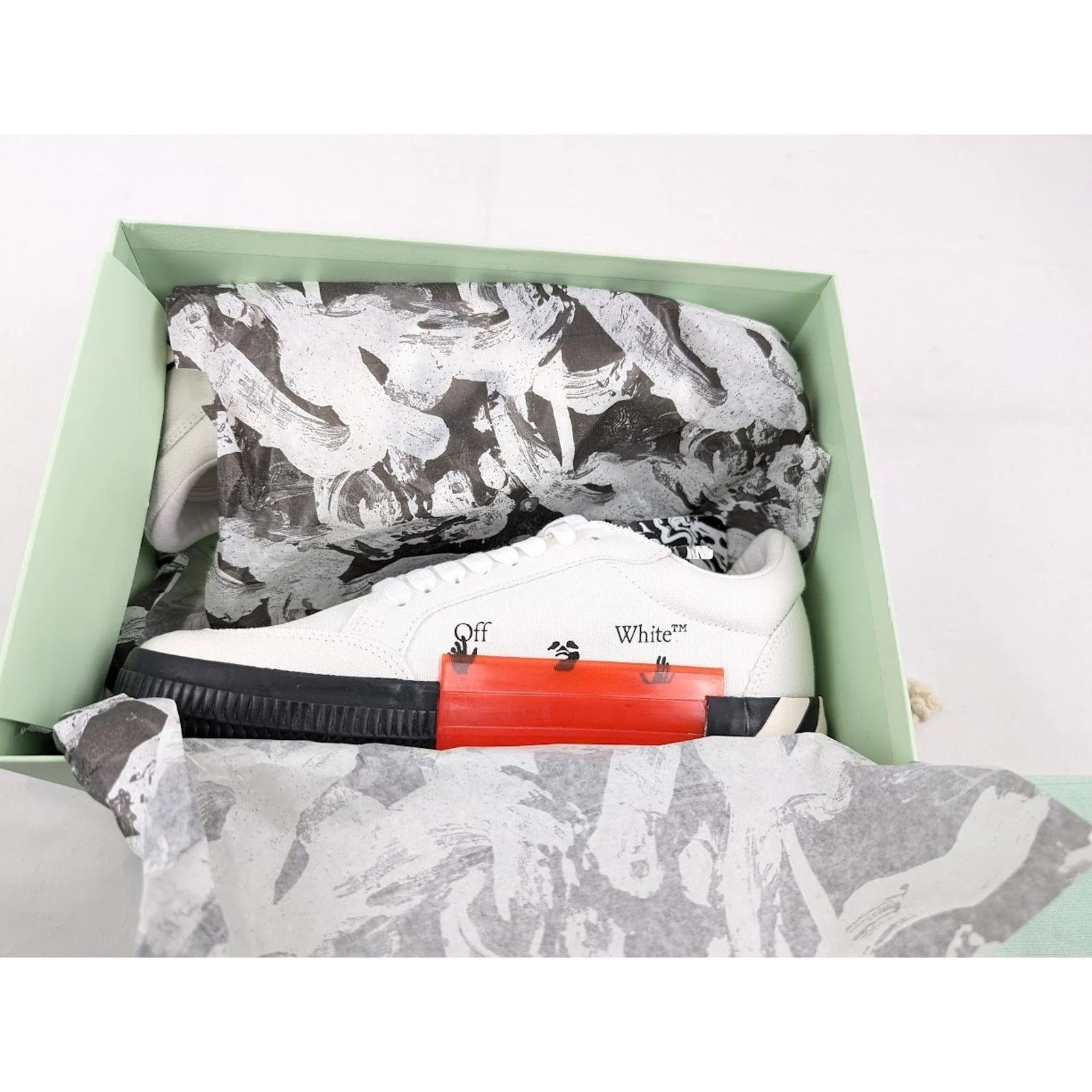 Off-White o1rshd1 Low-Top Sneakers Vulcanized Canvas in White/Black Size US 12 / EU 45 - 18 Thumbnail