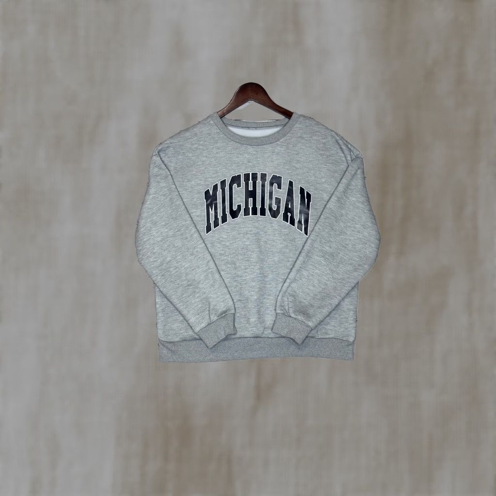 Vintage Michigan Wolverines Crewneck Sweatshirt Gray Mens Pullover Classic Comfort XL Size US XL / EU 56 / 4 - 1 Thumbnail