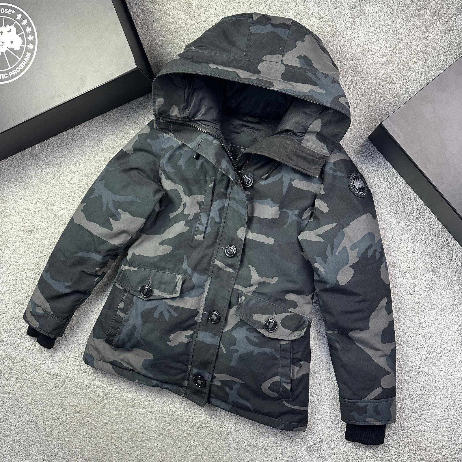 Canada Goose Canada Goose Ladies Rideau Size M Size M / US 6-8 / IT 42-44 - 2 Thumbnail