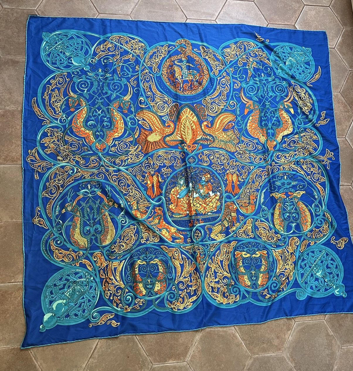 Hermes VINTAGE AUTHENTIC 100% SILK LA CHARMANTE AUX ANIMAUX SCARF Size ONE SIZE - 1 Thumbnail