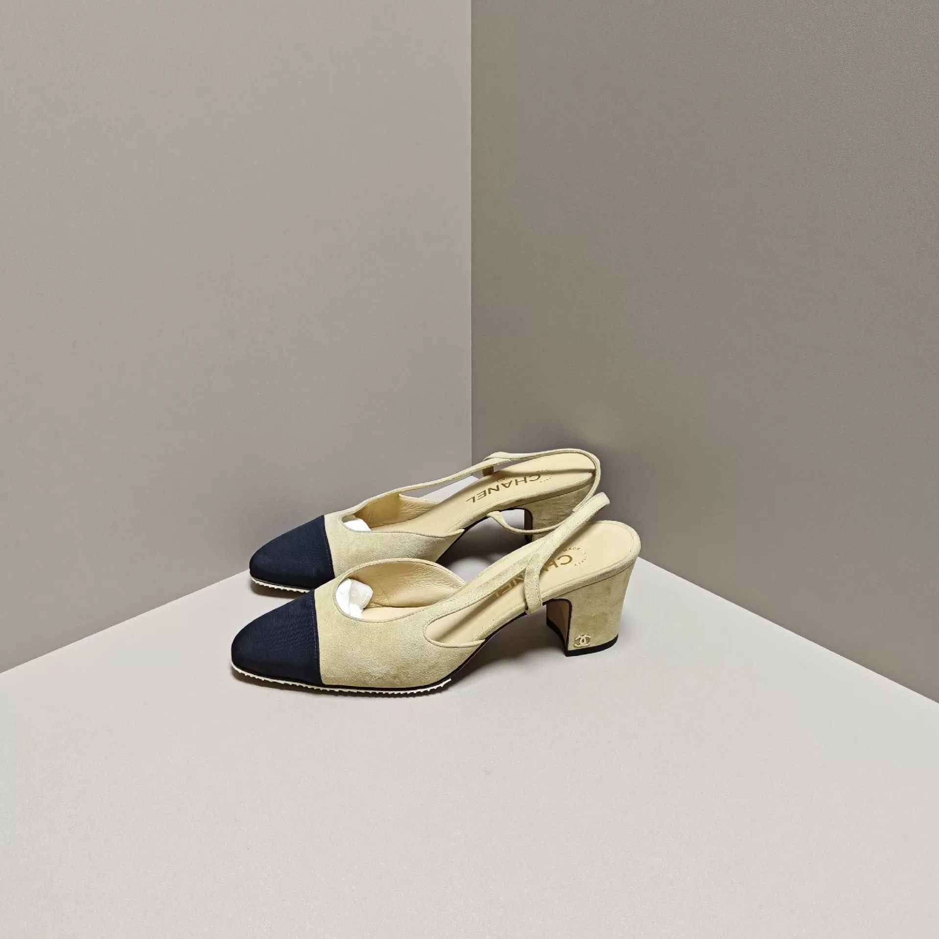 Chanel Chanel Gold Sandals us_7 Women Size US 7 / IT 37 - 1 Thumbnail