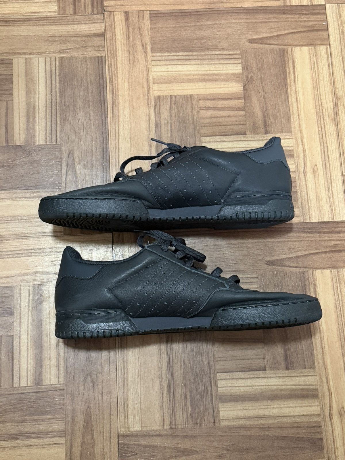 Adidas × Kanye West Adidas Yeezy Powerphase Size US 11 / EU 44 - 2 Thumbnail
