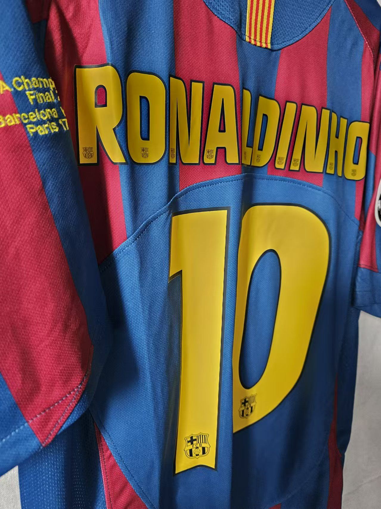 Other 2005 06 Barcelona #10 Ronaldinho Jersey Home Size US L / EU 52-54 / 3 - 3 Thumbnail