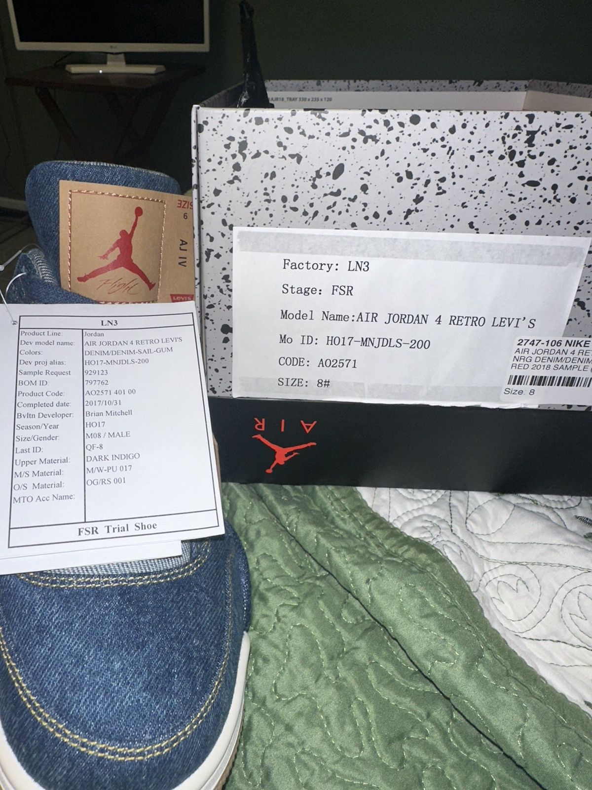 Jordan Brand × Levi's × Nike SAMPLE Nike Jordan Brand x Levi’s Air Jordan 4 Denim Blue Size US 8.5 / EU 41-42 - 15 Thumbnail