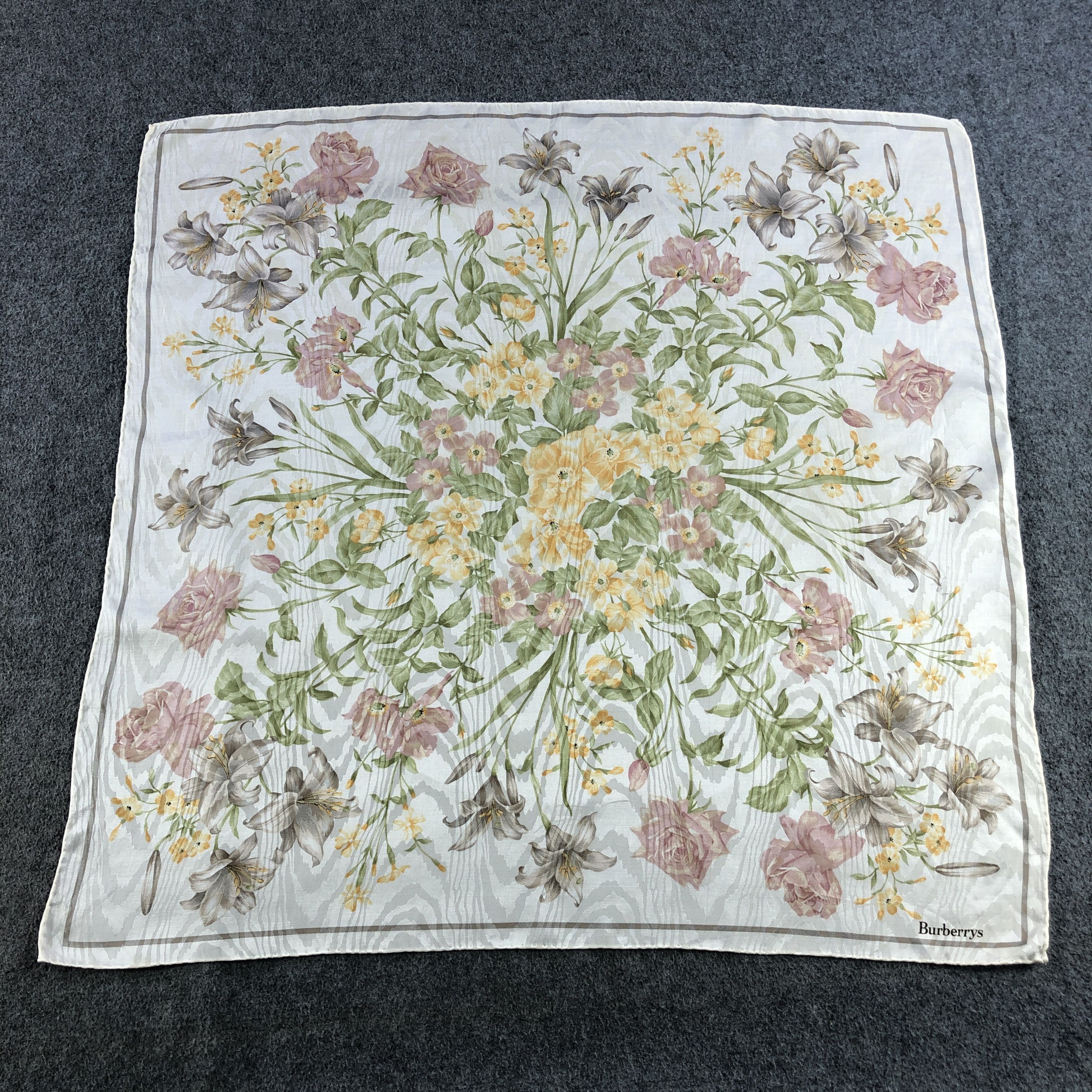 Burberry Burberry Hand Rolled Handkerchief Neckerchief Bandana H2329 Size ONE SIZE - 1 Thumbnail