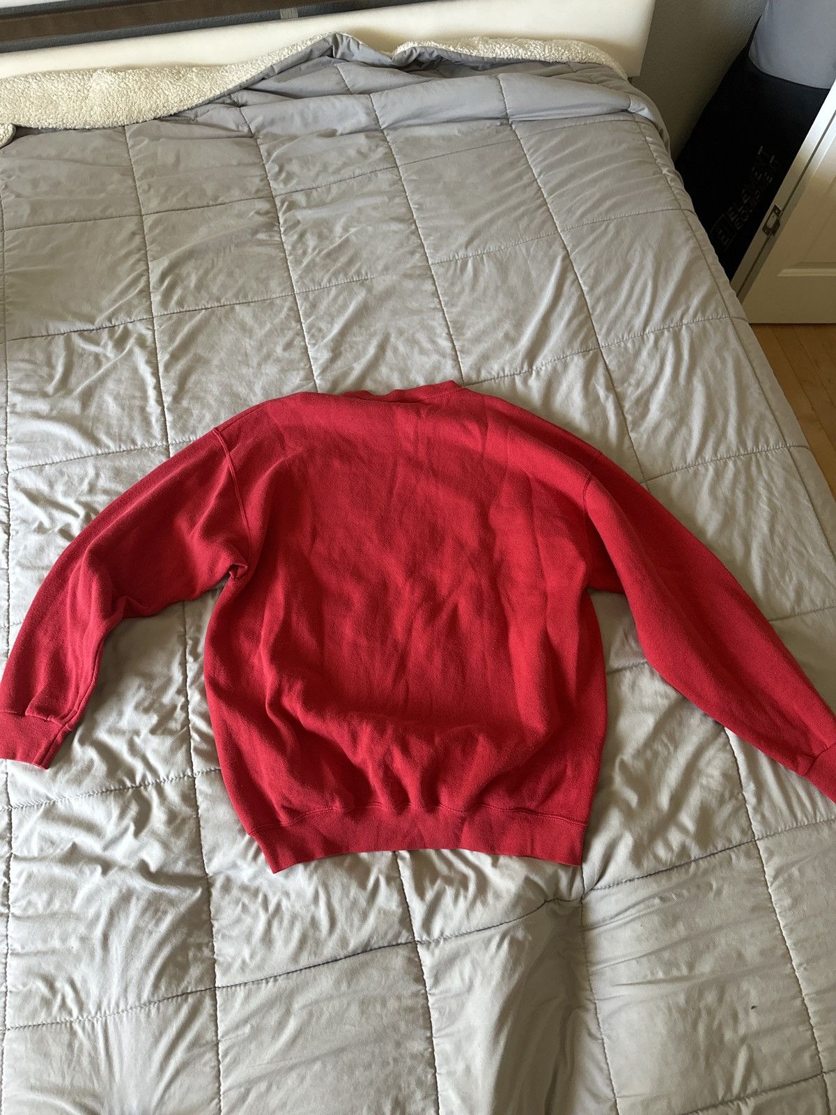 Disney Red Mickey Crewneck Size US XL / EU 56 / 4 - 2 Thumbnail