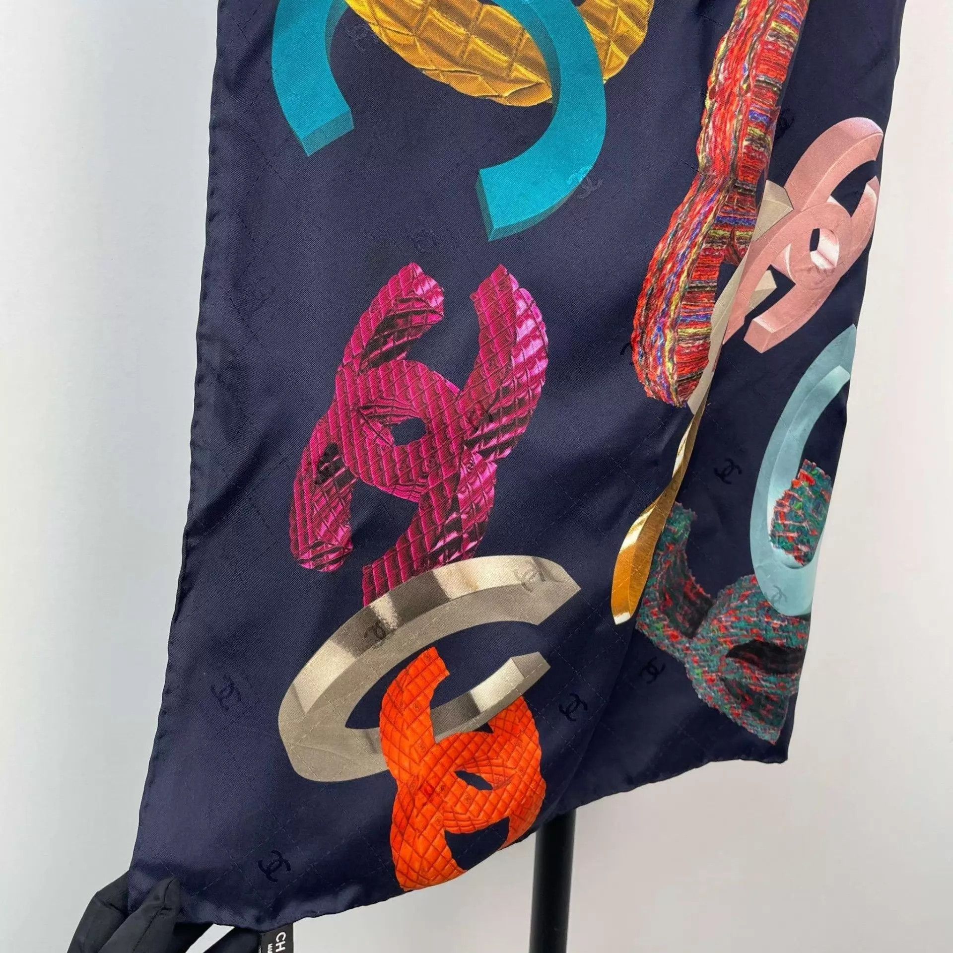Chanel Chanel 98 new CC colorful logo scarf 85x85 Size ONE SIZE - 8 Thumbnail